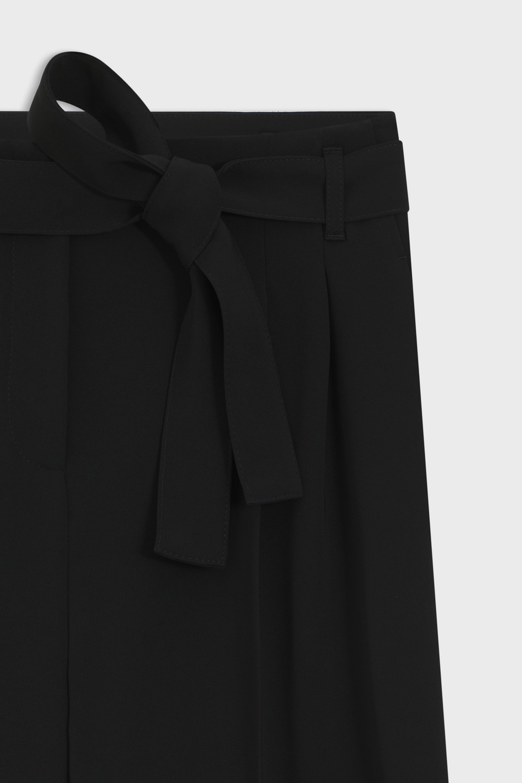 BOSS Relaxed Fit Japanese Crepe Pants Tapiana Bekleidung, Rock, Kurze Hosen, Mantel
