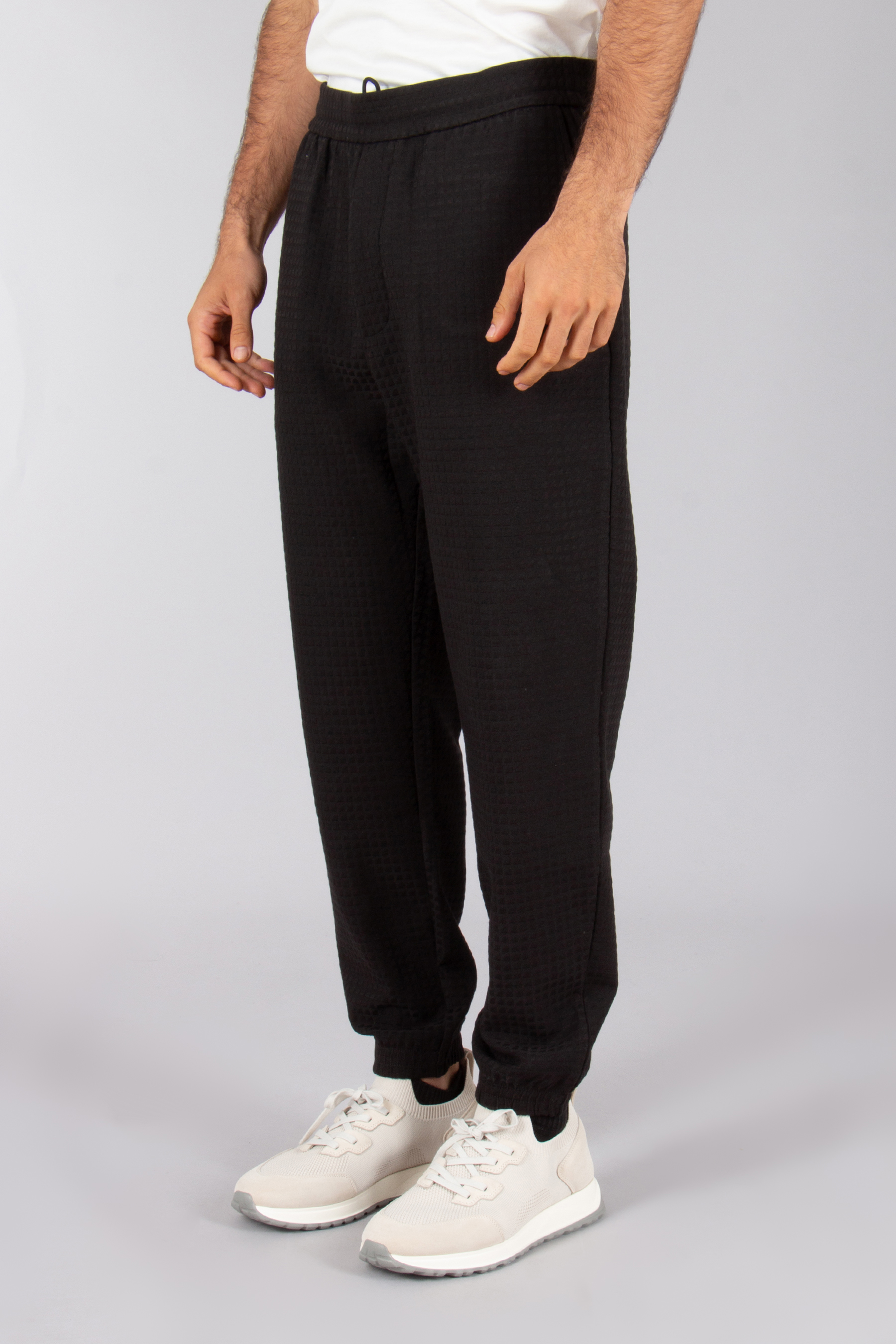 EMPORIO ARMANI Relaxed Fit Cotton-Lyocell Stretch Jacquard Sweatpants Hosen, Schuh, Sneaker, Mann, Person