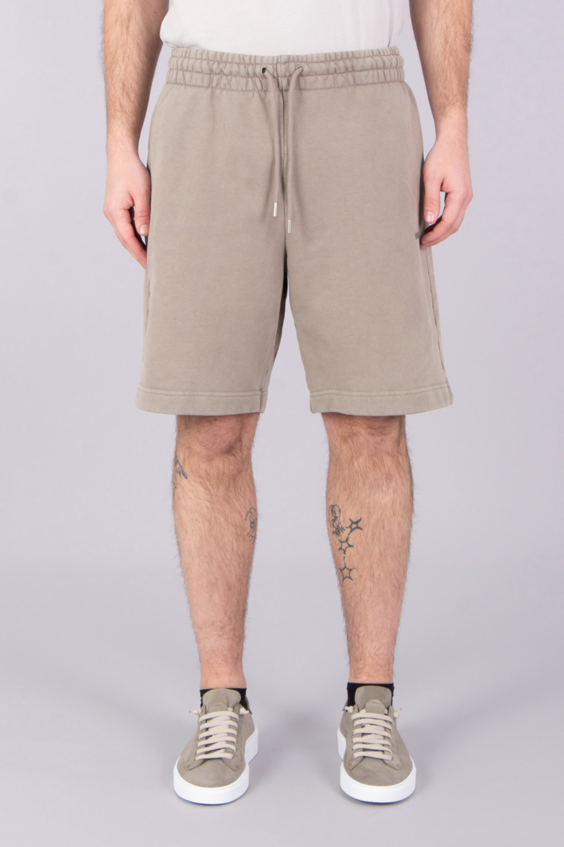 Kurze Hose, Khaki, Erwachsener, Mann, Person