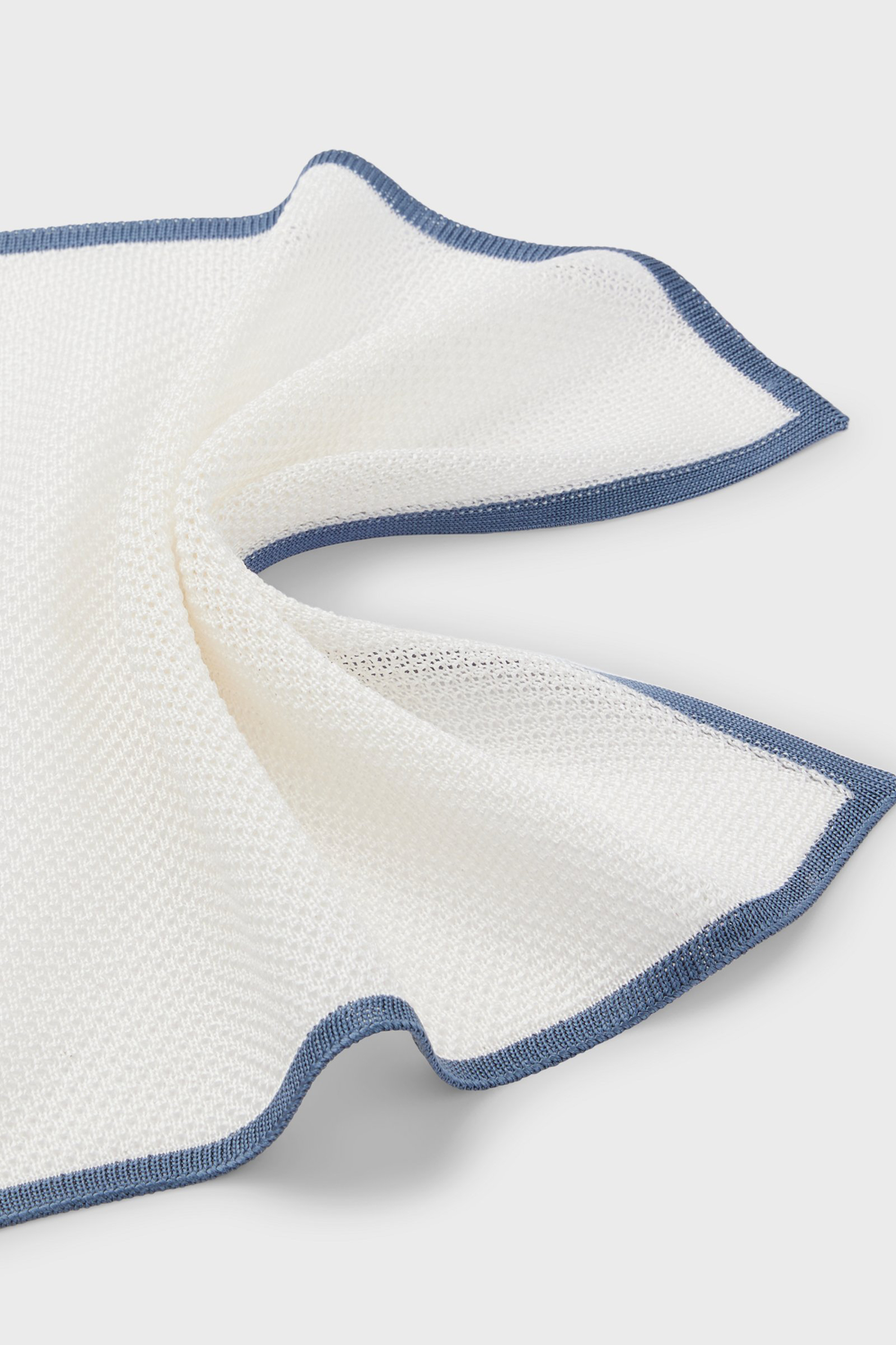 BOSS Knitted Silk Jacquard Pocket Square BOSS Knitted Silk Jacquard Pocket Square