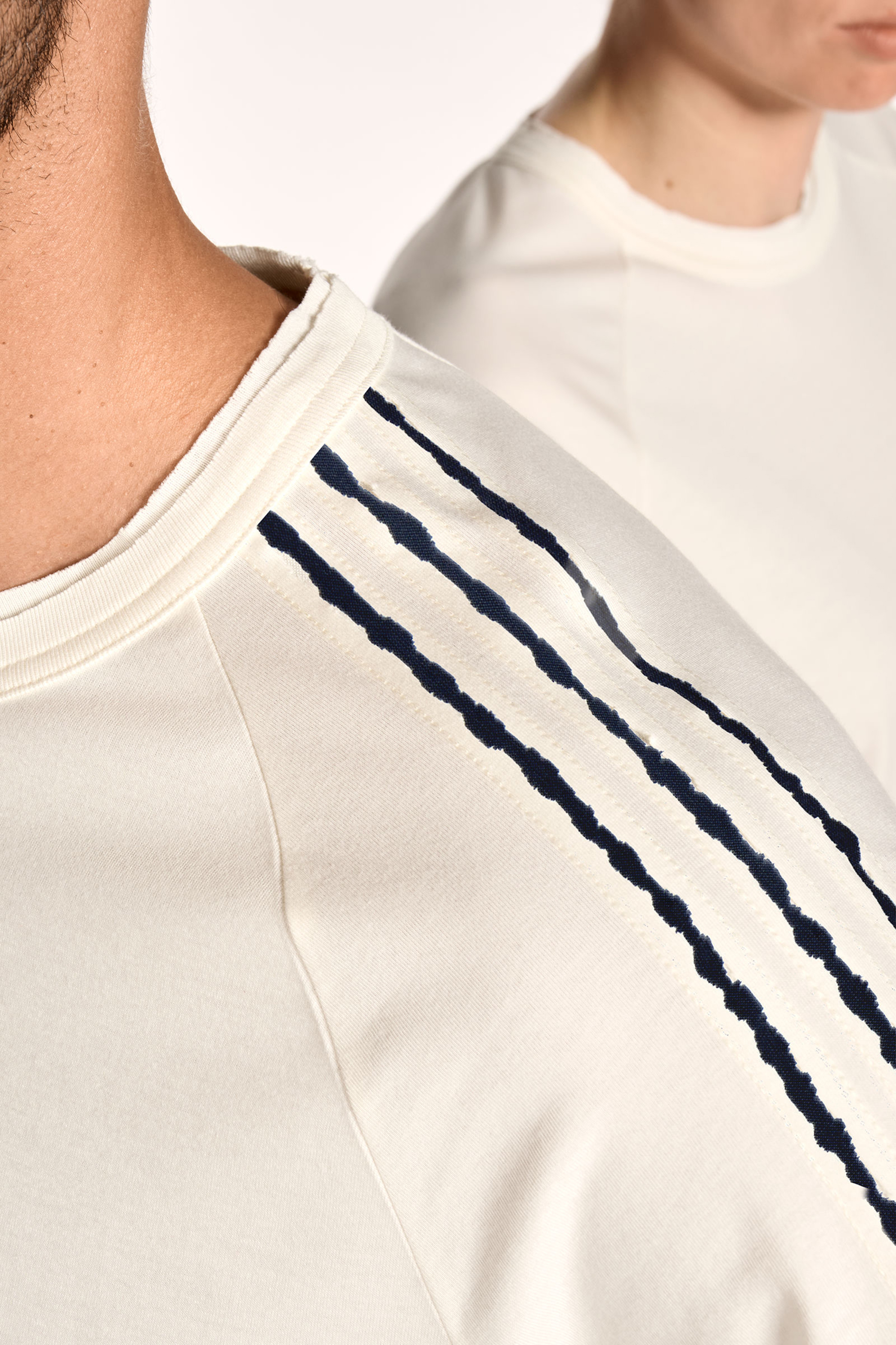 Bekleidung, T-shirt, Langarm, Person, Hals