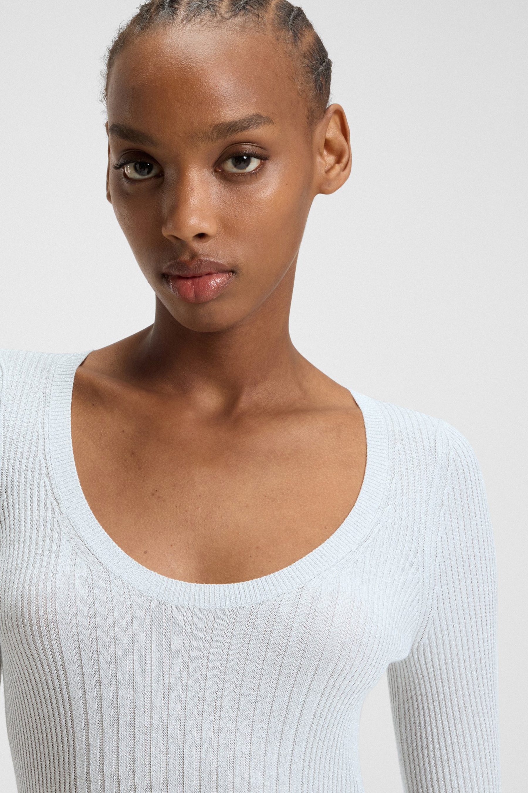HUGO Slim Fit Sparkling Yarn Scoop Neck Sweater Sunessiny Gesicht, Kopf, Hals, Person, Portrait