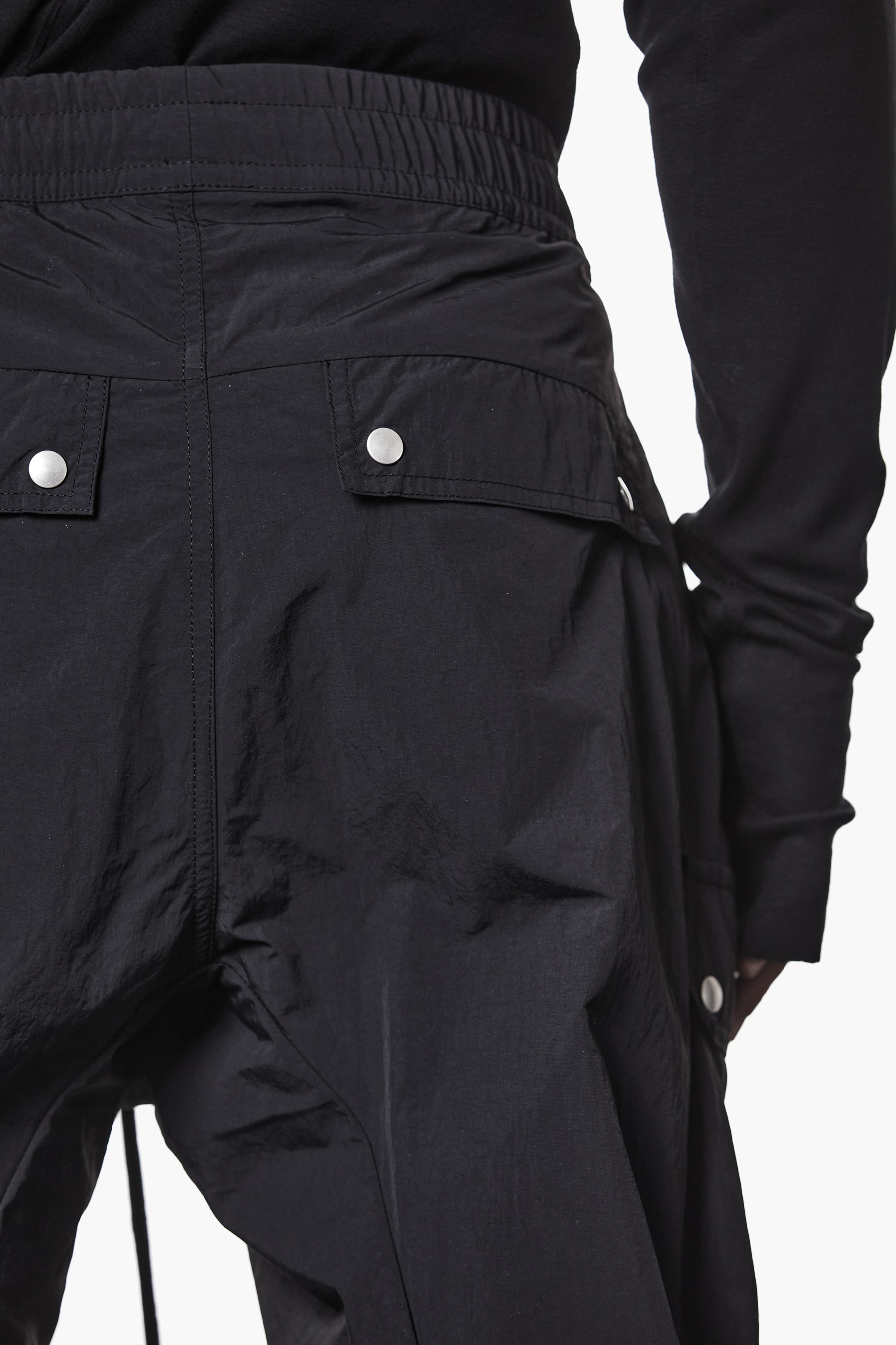 THOM KROM Regular Fit Low Crotch Technical Crashed Nylon Cargo Pants Bekleidung, Hosen, Mantel, Kurze Hose