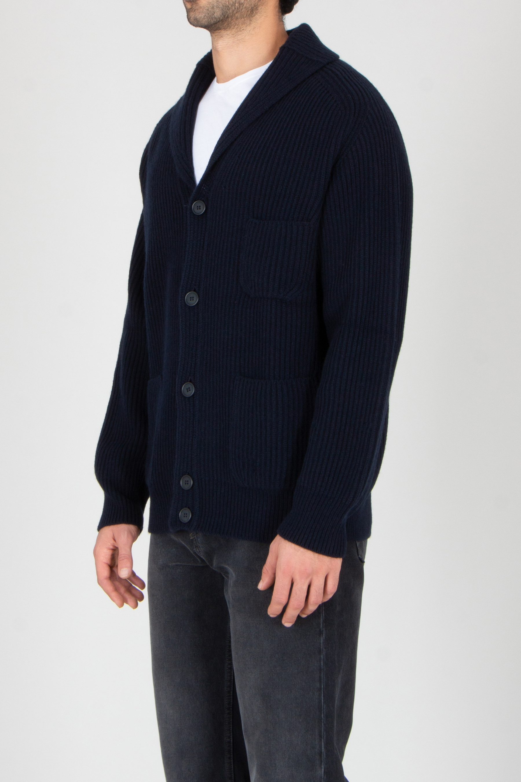 Strickwaren, Pullover, Mantel, Jeans, Strickjacke