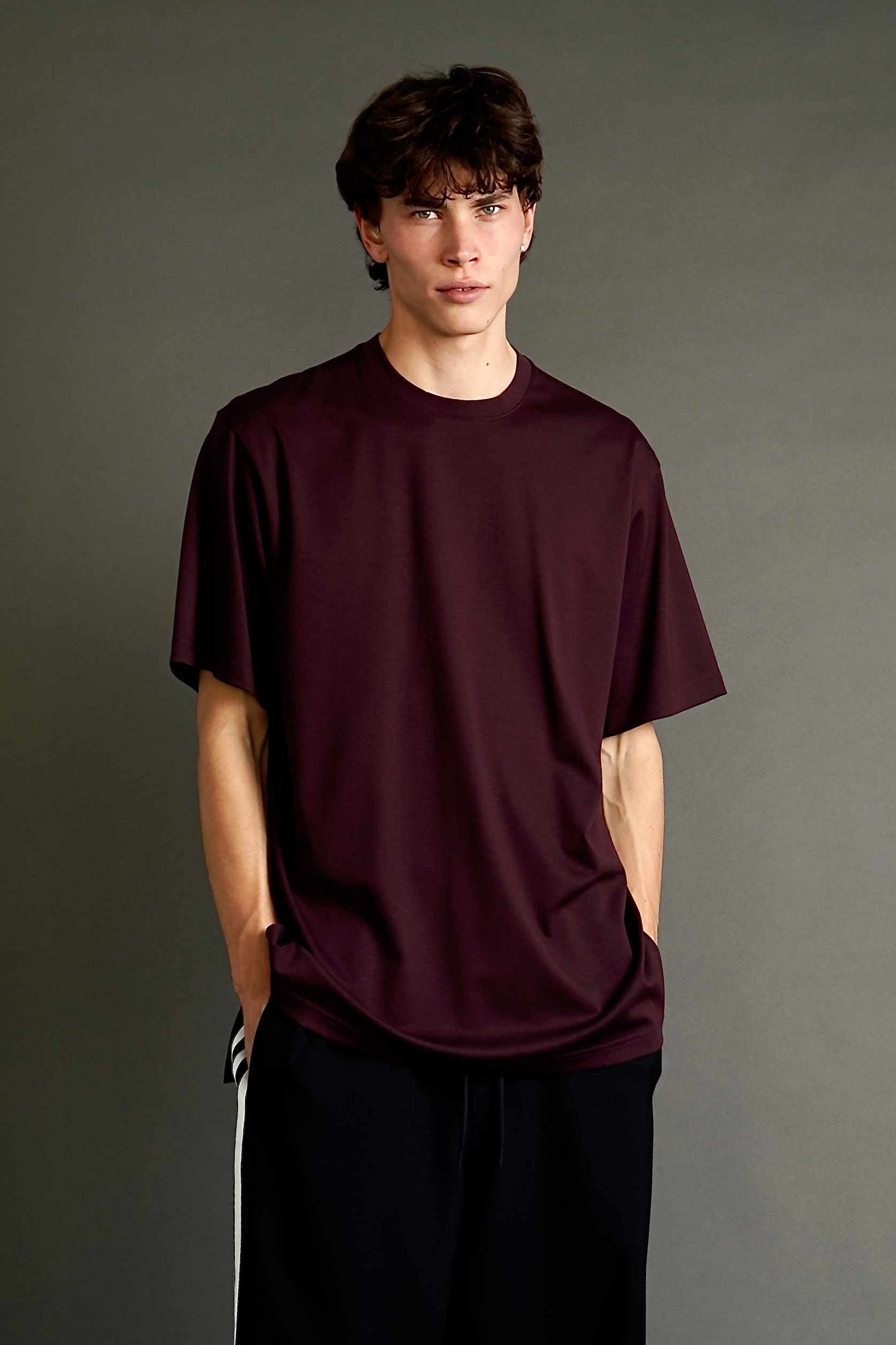 Y-3 Loose Fit Stretch Lyocell Blend Workout T-Shirt Bekleidung, T-shirt, Ärmel, Person, Kastanienbraun