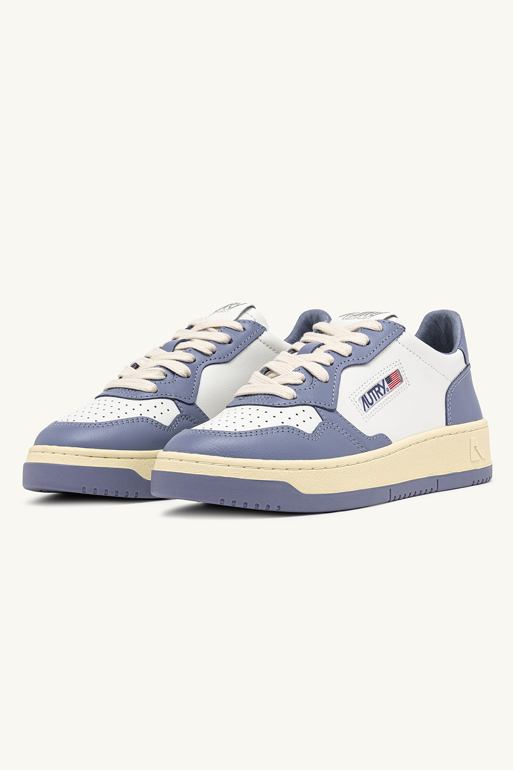 AUTRY Leather Sneakers Medalist Low Bekleidung, Schuhwerk, Schuh, Sneaker