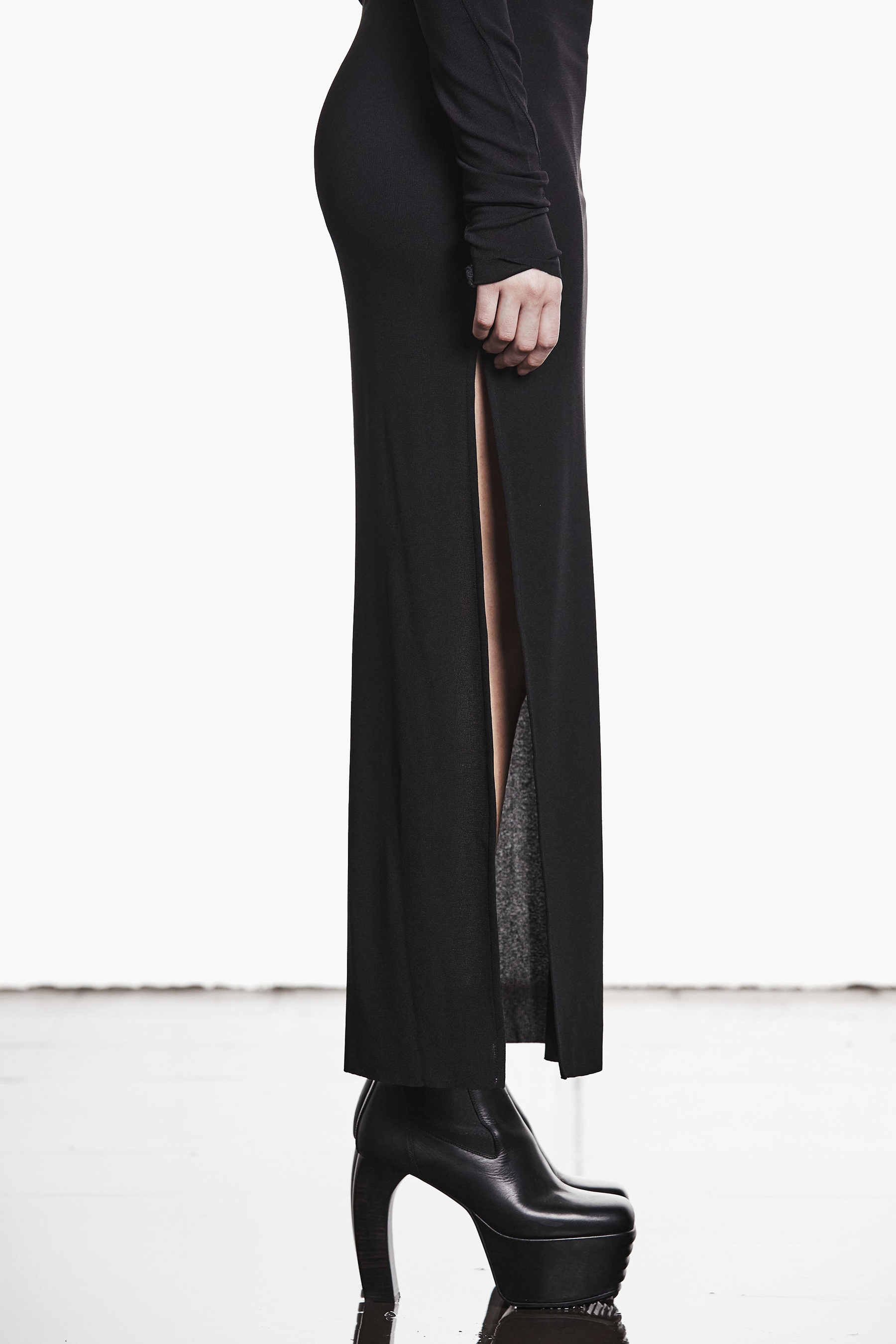 THOM KROM Slim Fit Viscose Blend Stretch Crepe Cowl Neck Maxi Dress Mantel, Schuh, Hoher Absatz, Langer Ärmel