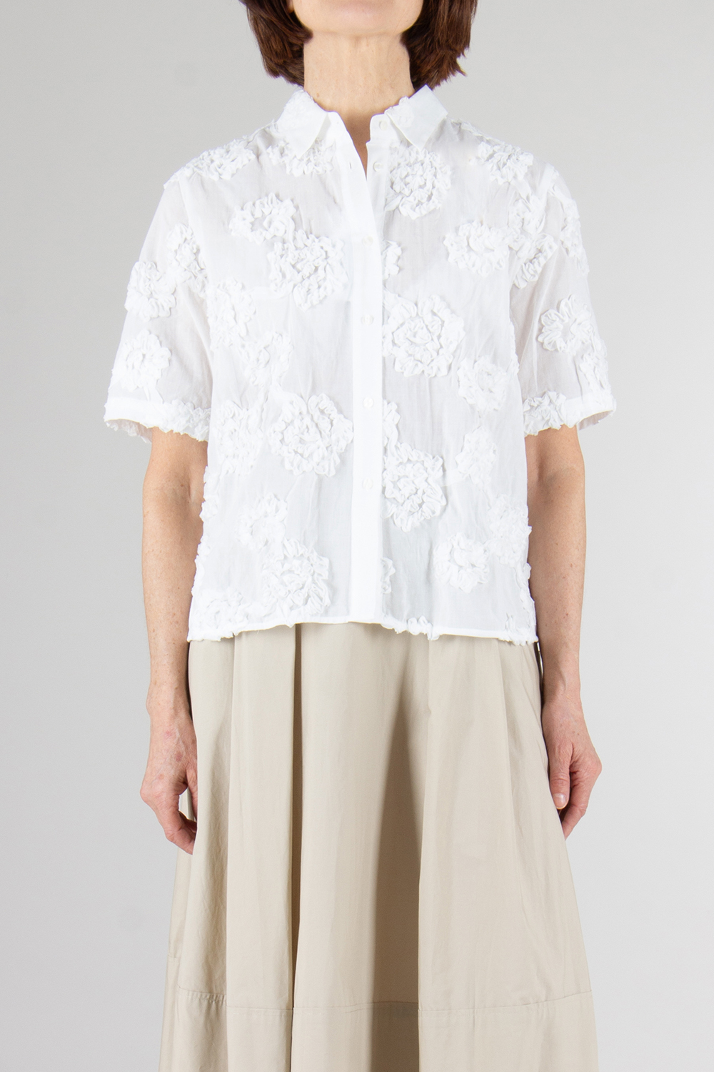 0039 ITALY Relaxed Fix Flower Detail Blouse Bea