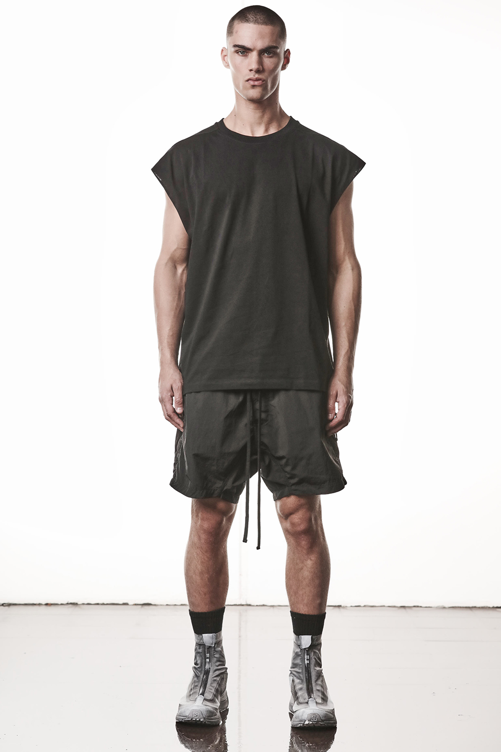 Bekleidung, Kurze Hosen, T-shirt, Person, Schuh