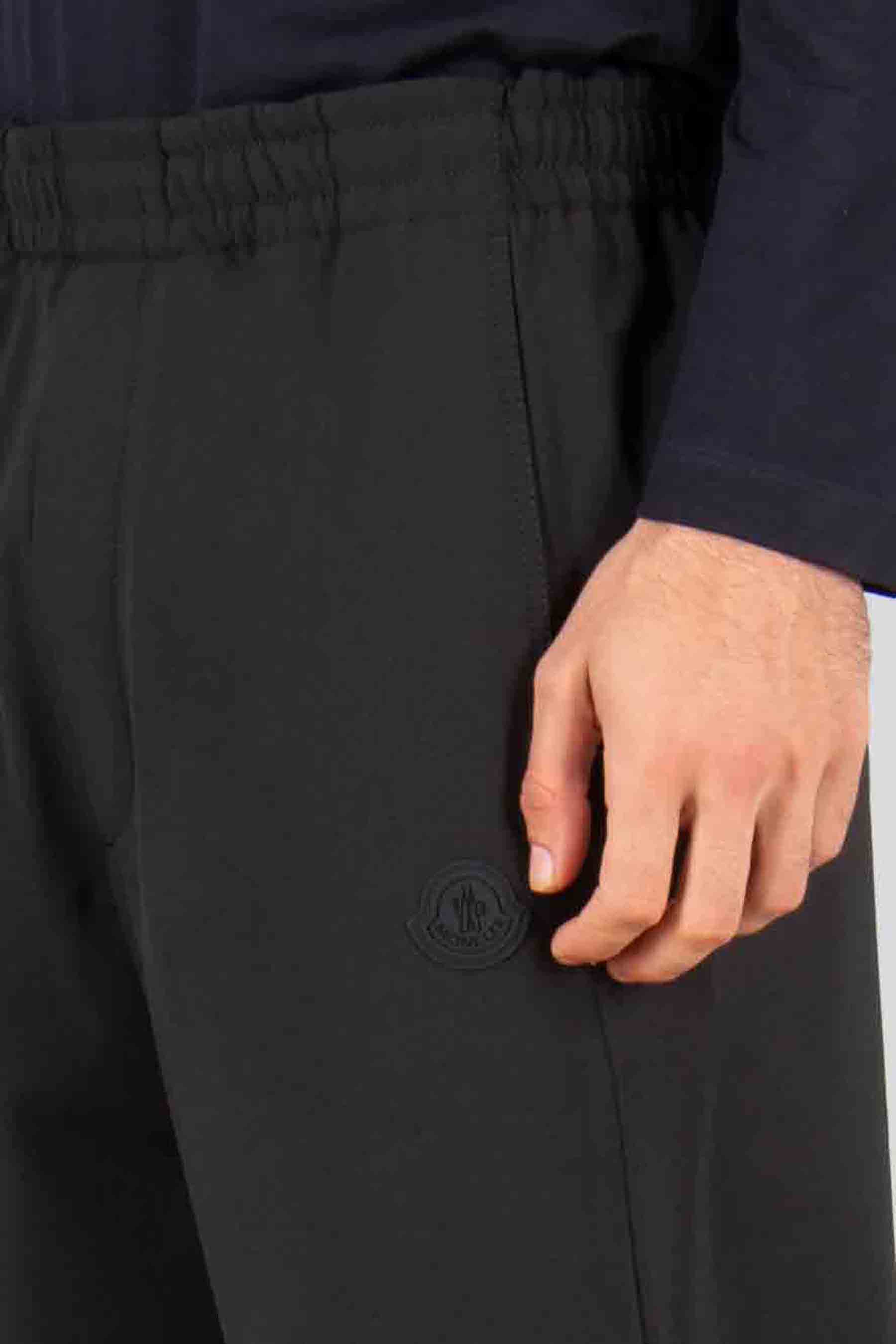 MONCLER Regular Fit Technical Twill Sweatpants Bekleidung, Hosen, Kurze Hosen