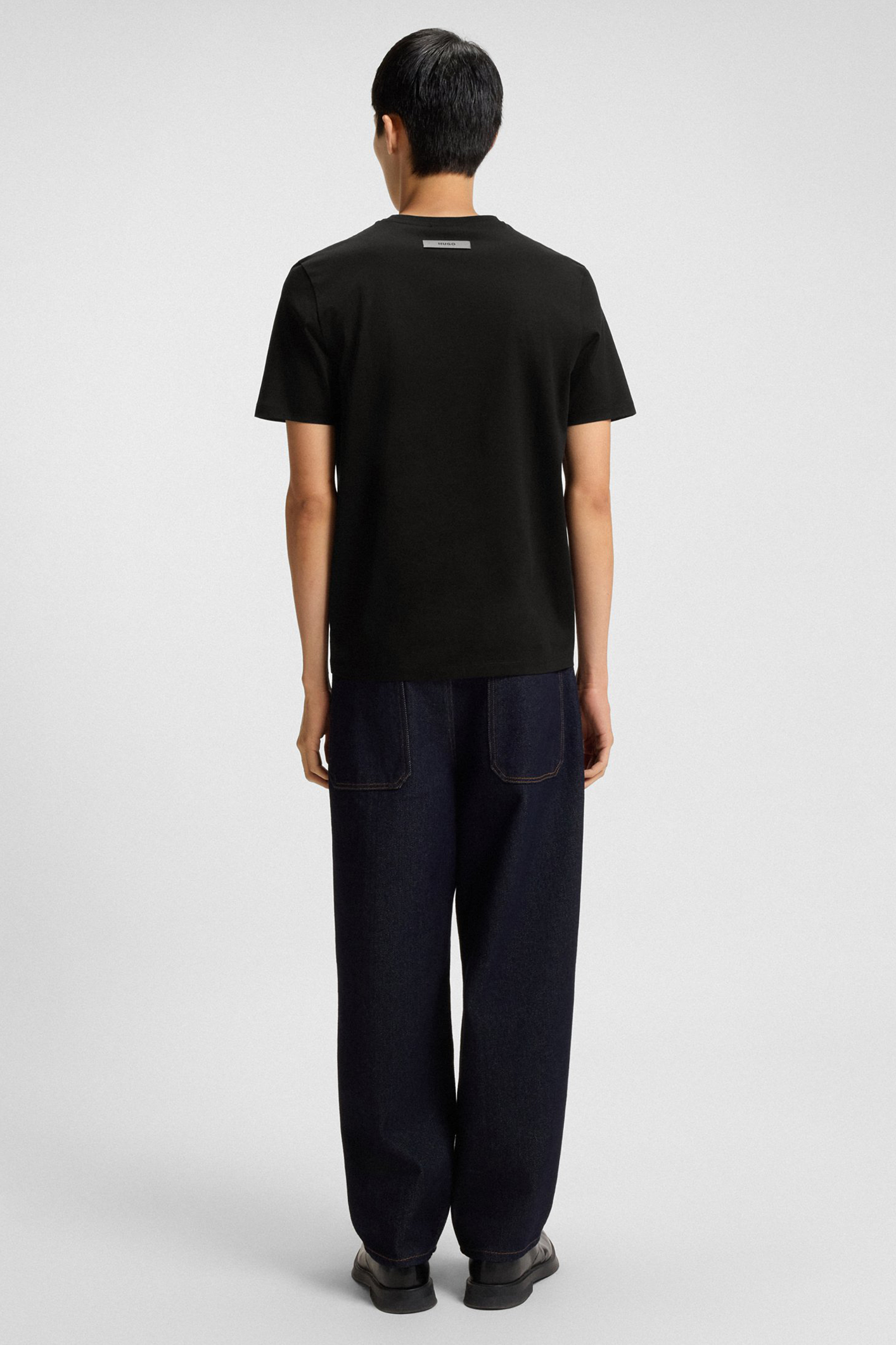 T-shirt, Hosen, Person, Stehend, Mann