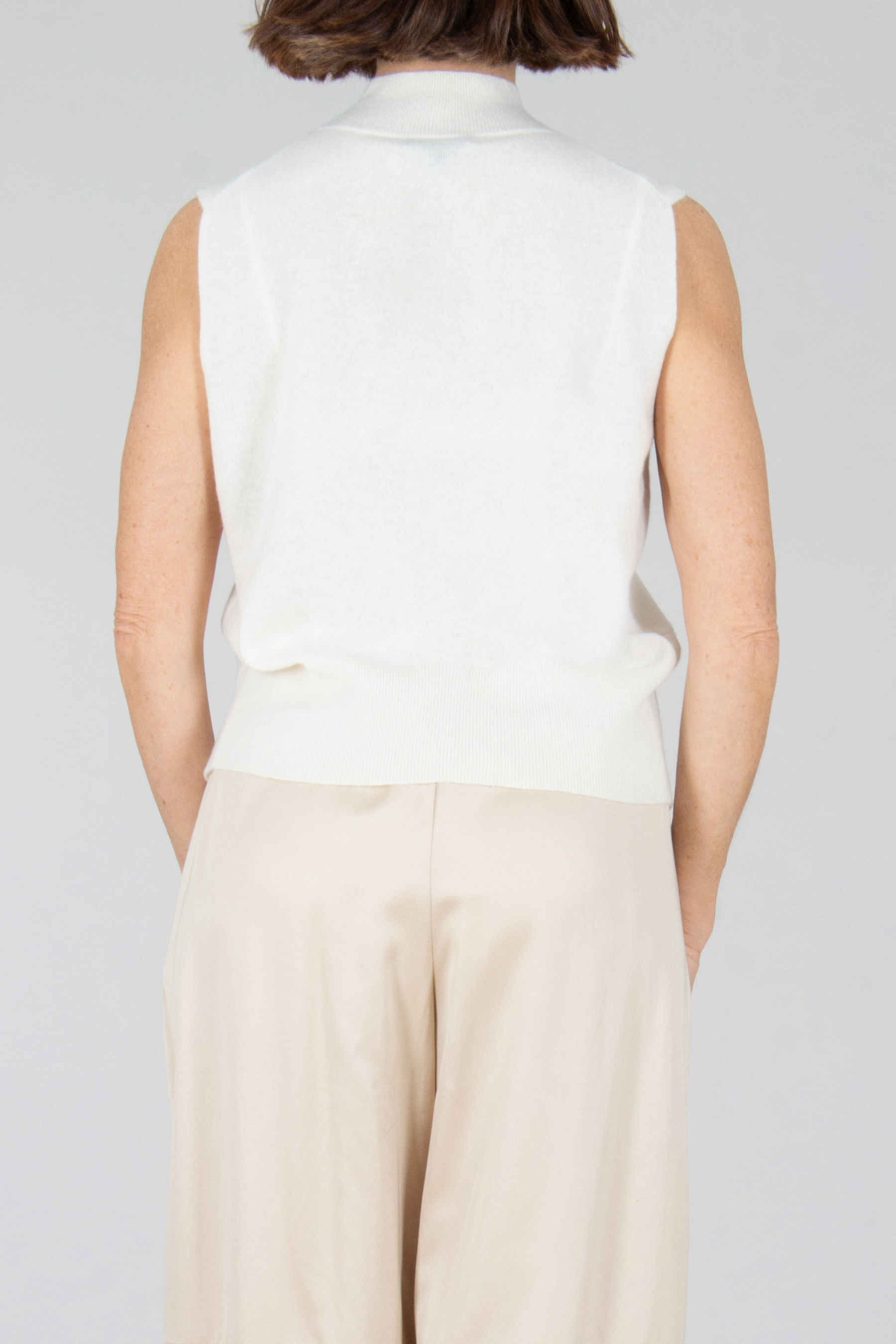 Bluse, Inneneinrichtung, Leinen, Person, Kurze Hose