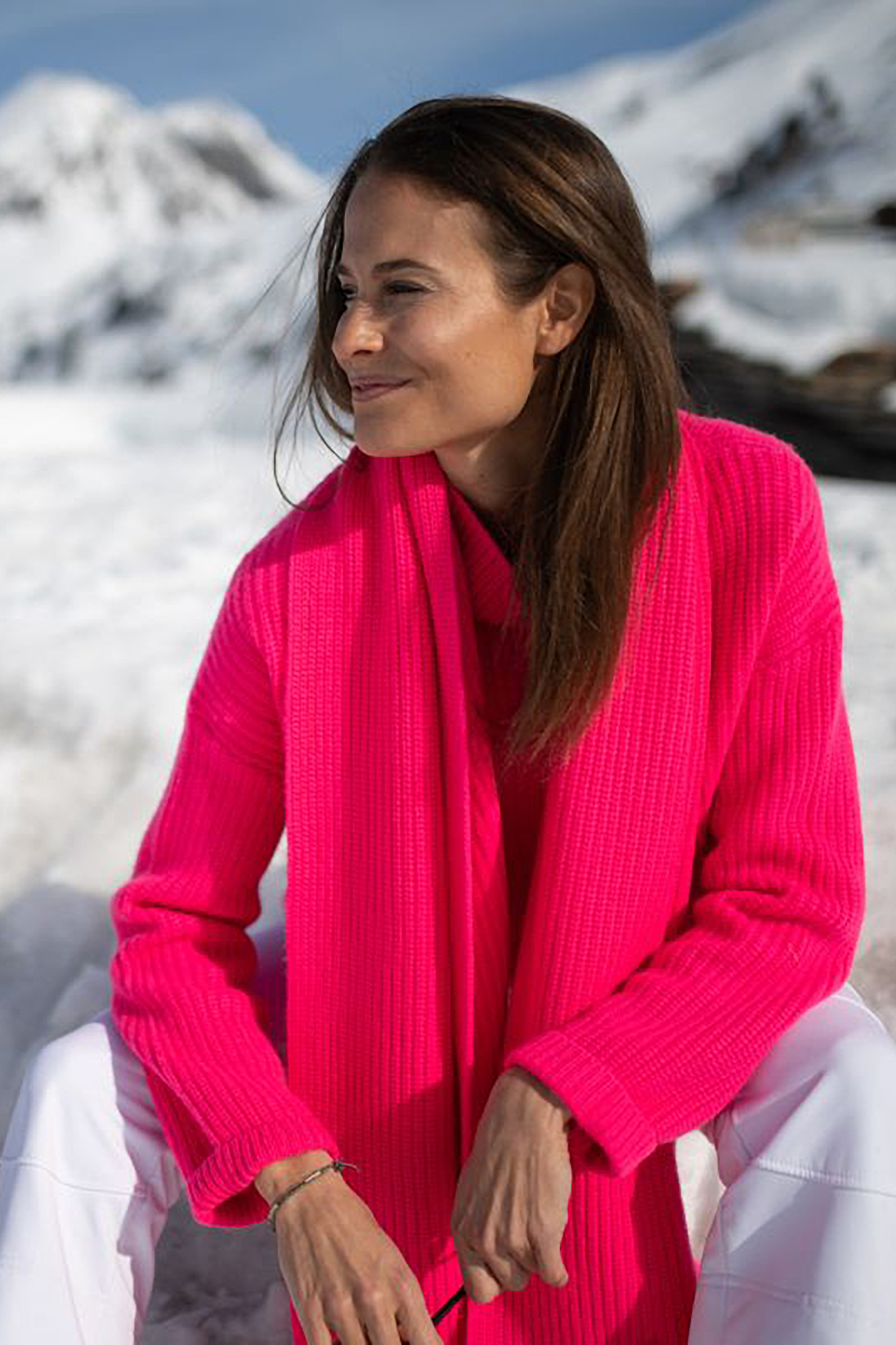 0039 ITALY Ribbed Cashmere-Wool Blend Mock Neck Sweater Lona