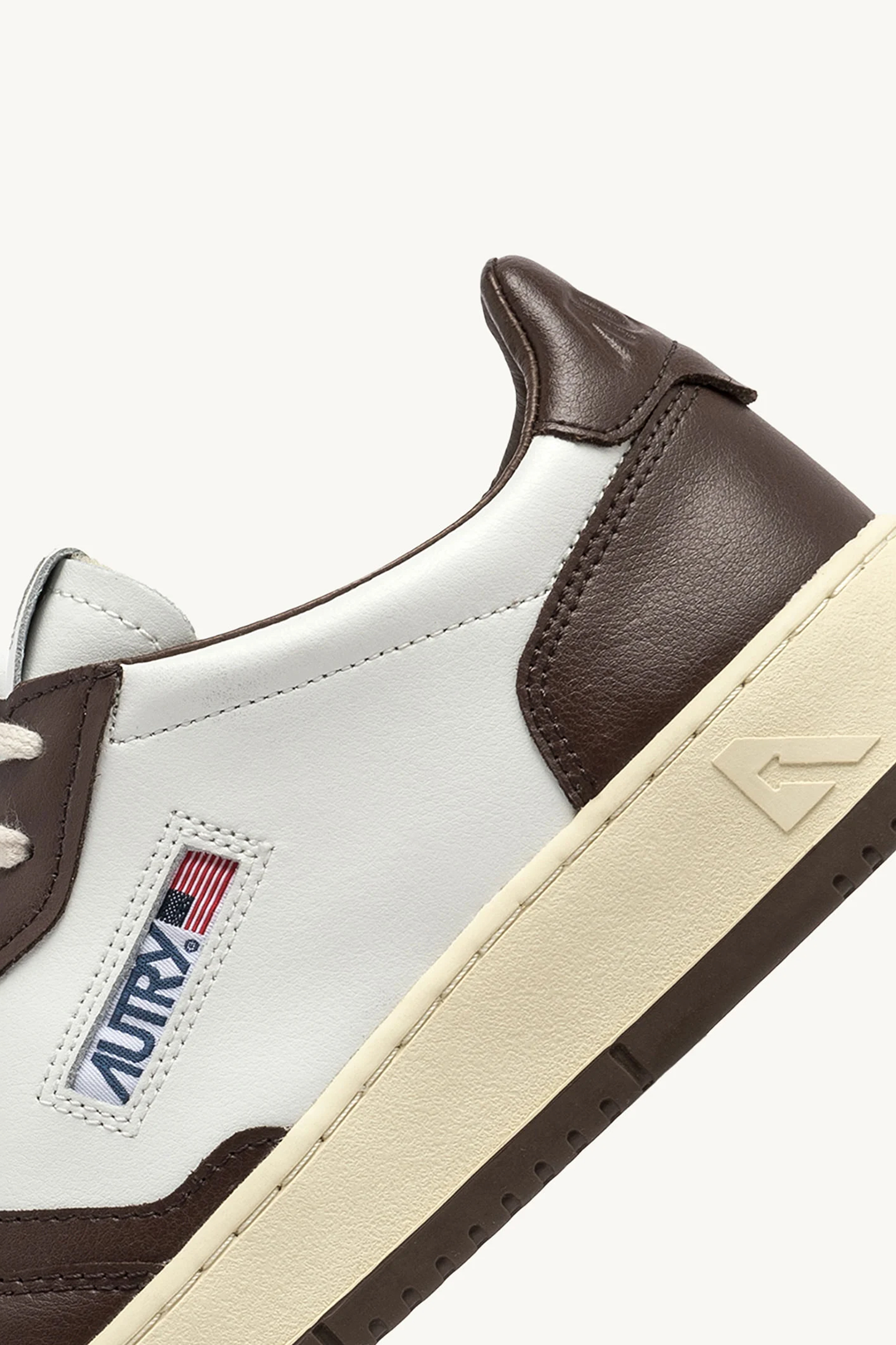 AUTRY Low Leather Sneakers Medalist AUTRY Low Leather Sneakers Medalist