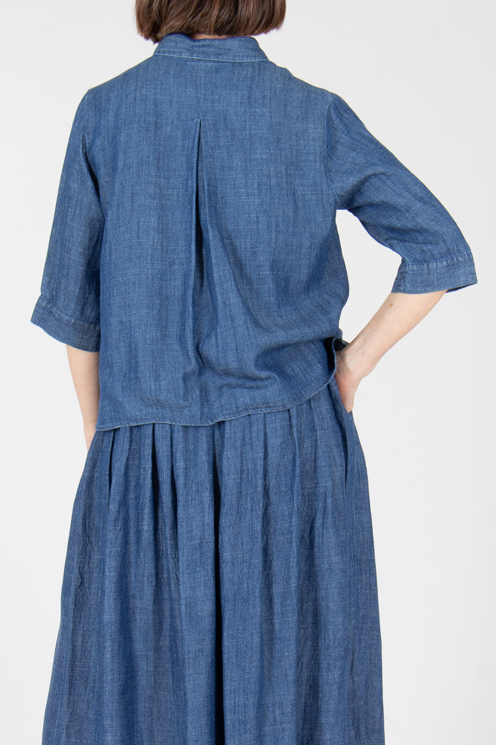 0039 ITALY Straight Fit Lyocell-Linen Denim Short-Sleeve Blouse