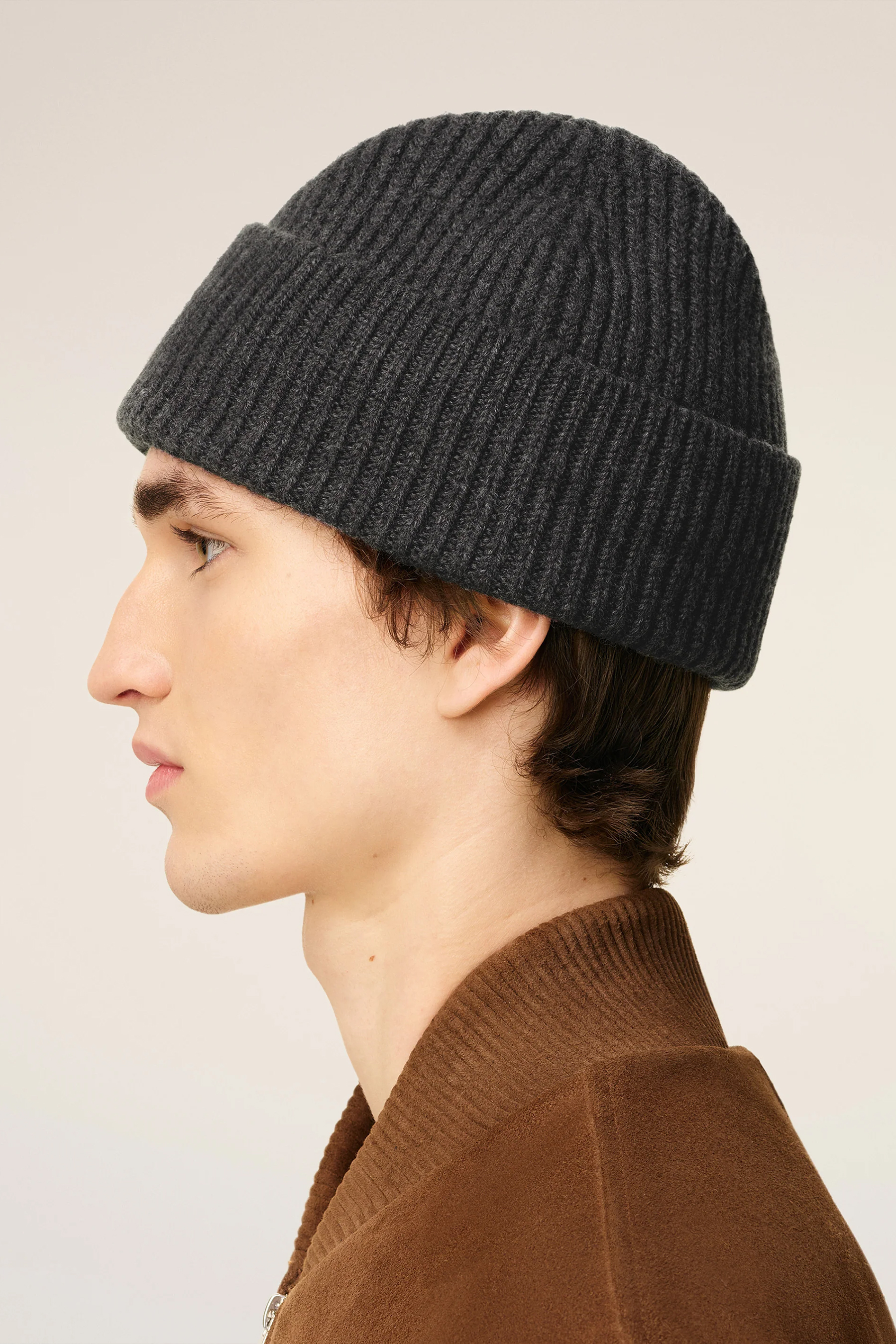 AMI PARIS Ami De Coeur Ribbed Virgin Wool Beanie Mütze, Kleidung, Hut, Person