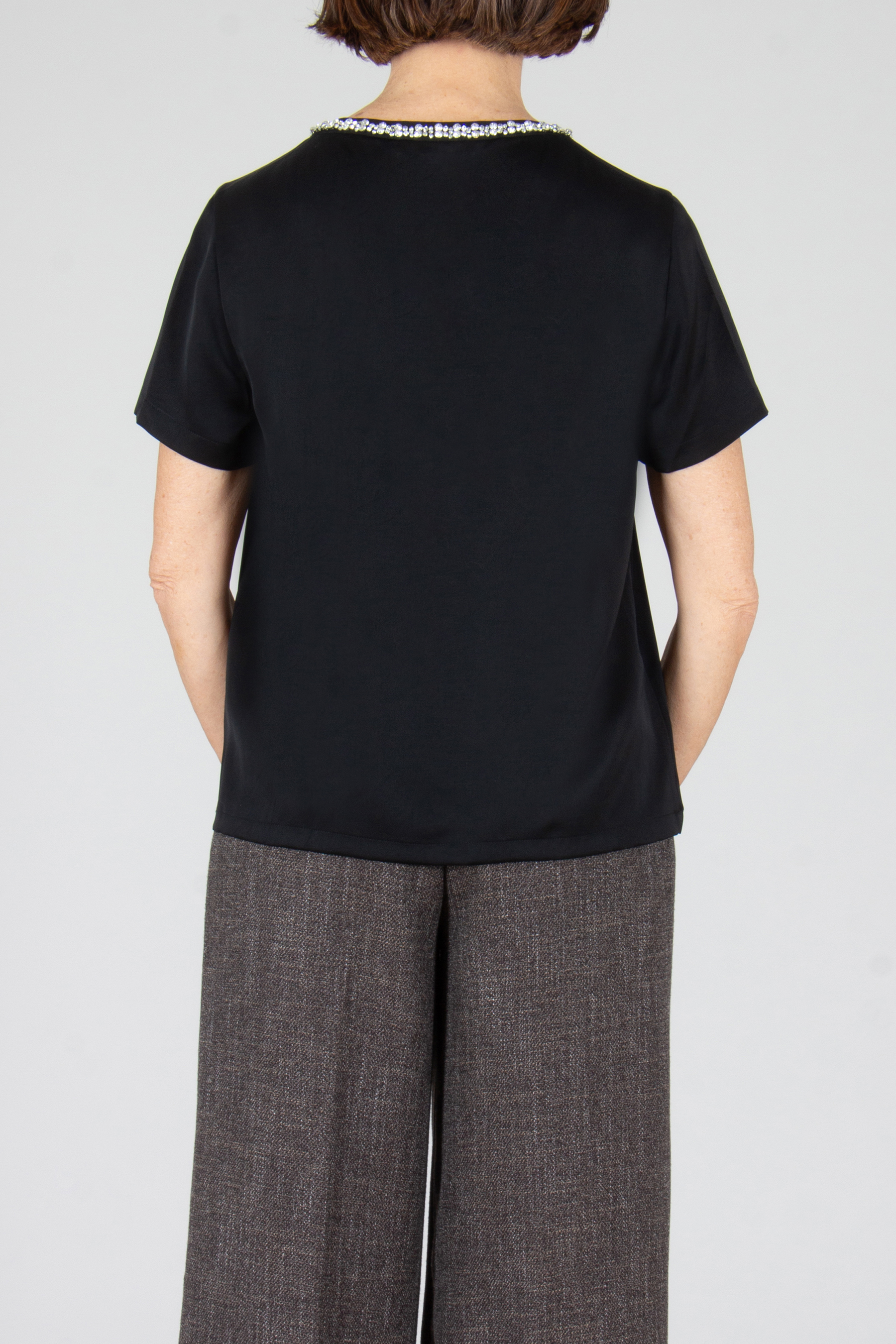 T-shirt, Bluse, Person, Hosen, Ärmel