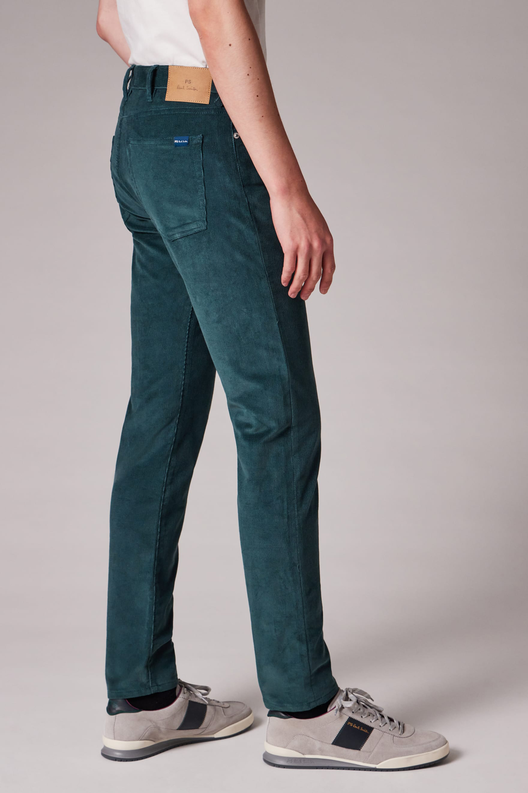 PAUL SMITH Tapered Fit Organic Cotton Stretch Corduroy Jeans Bekleidung, Hosen, Jeans, Schuh, Person