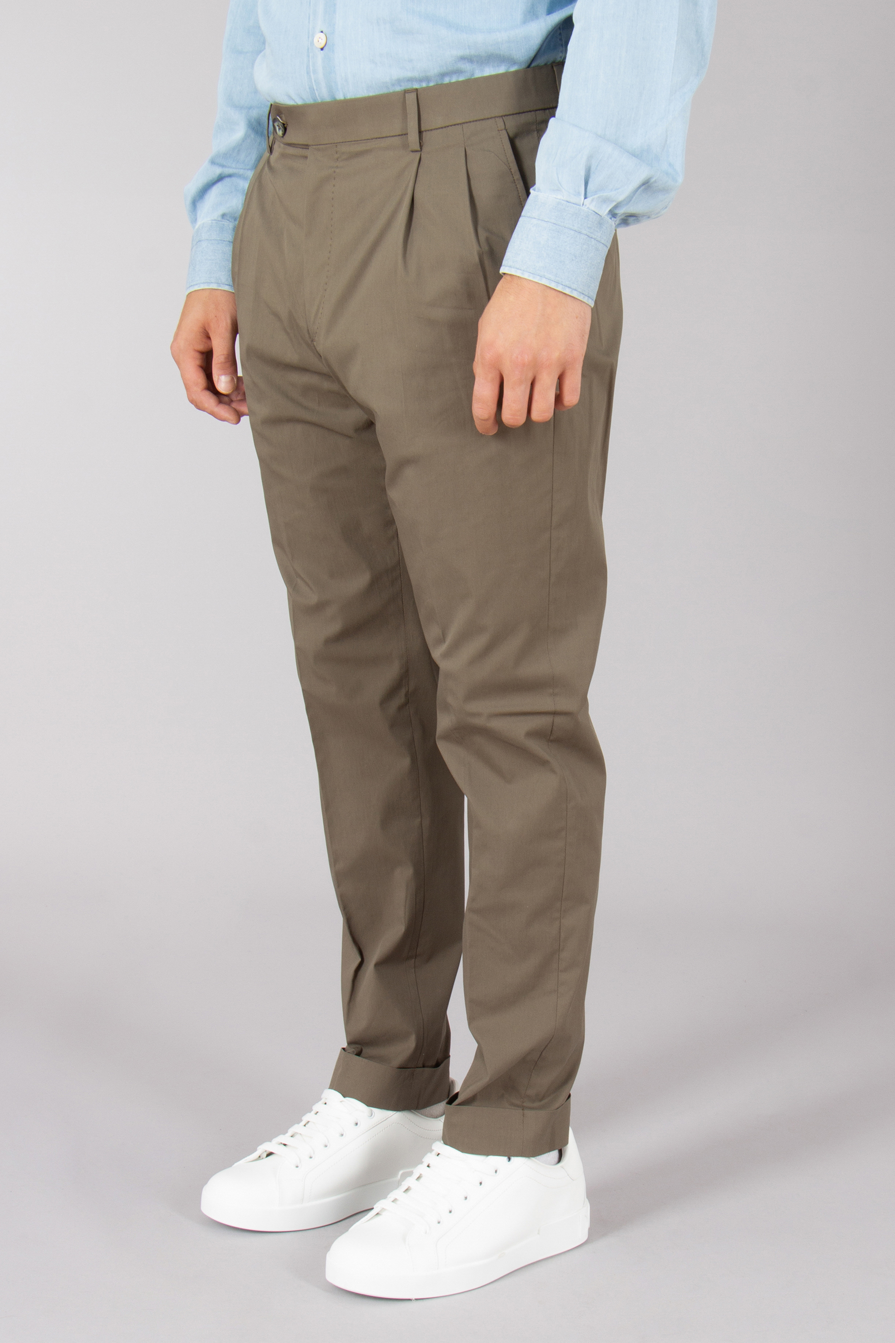 GTA Carrot Fit Stretch Cotton-Nylon Blend Pleated Pants Luca Hosen, Khaki, Erwachsener, Mann, Person