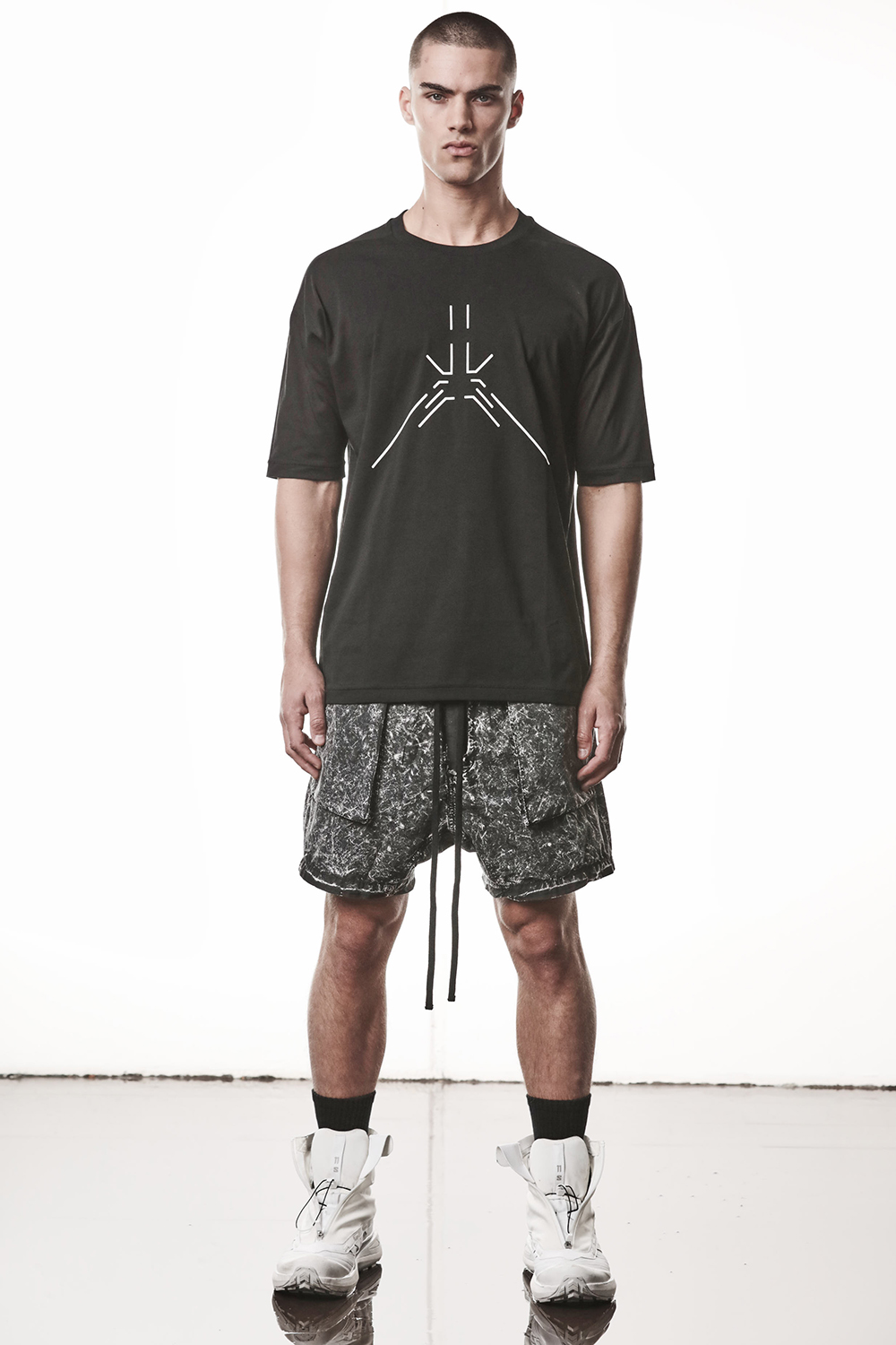 Kurze Hose, T-shirt, Person, Schuh, Strandmode