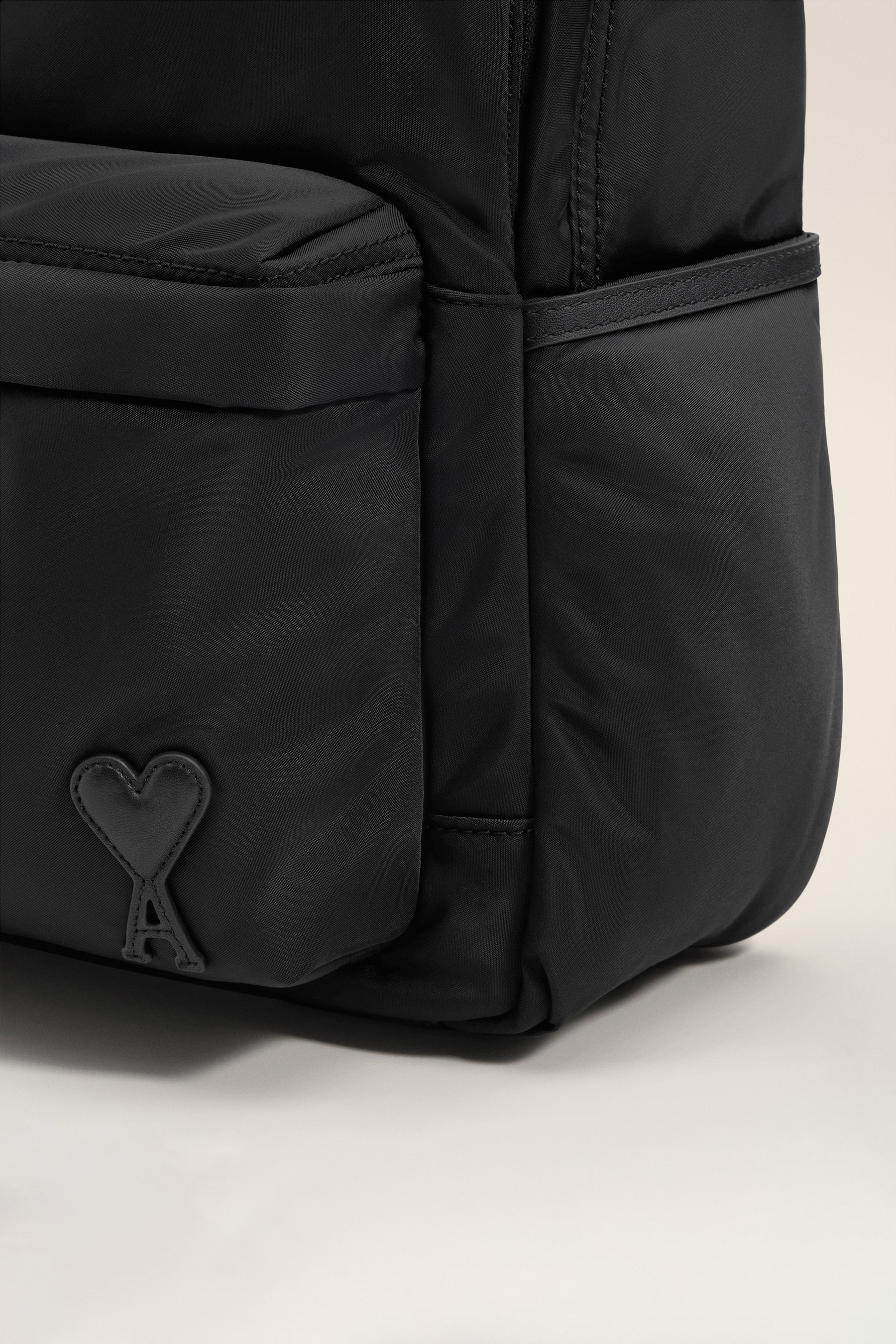 AMI PARIS Ami De Coeur Nylon Canvas Backpack Marcel Tasche, Kleidung, Mantel