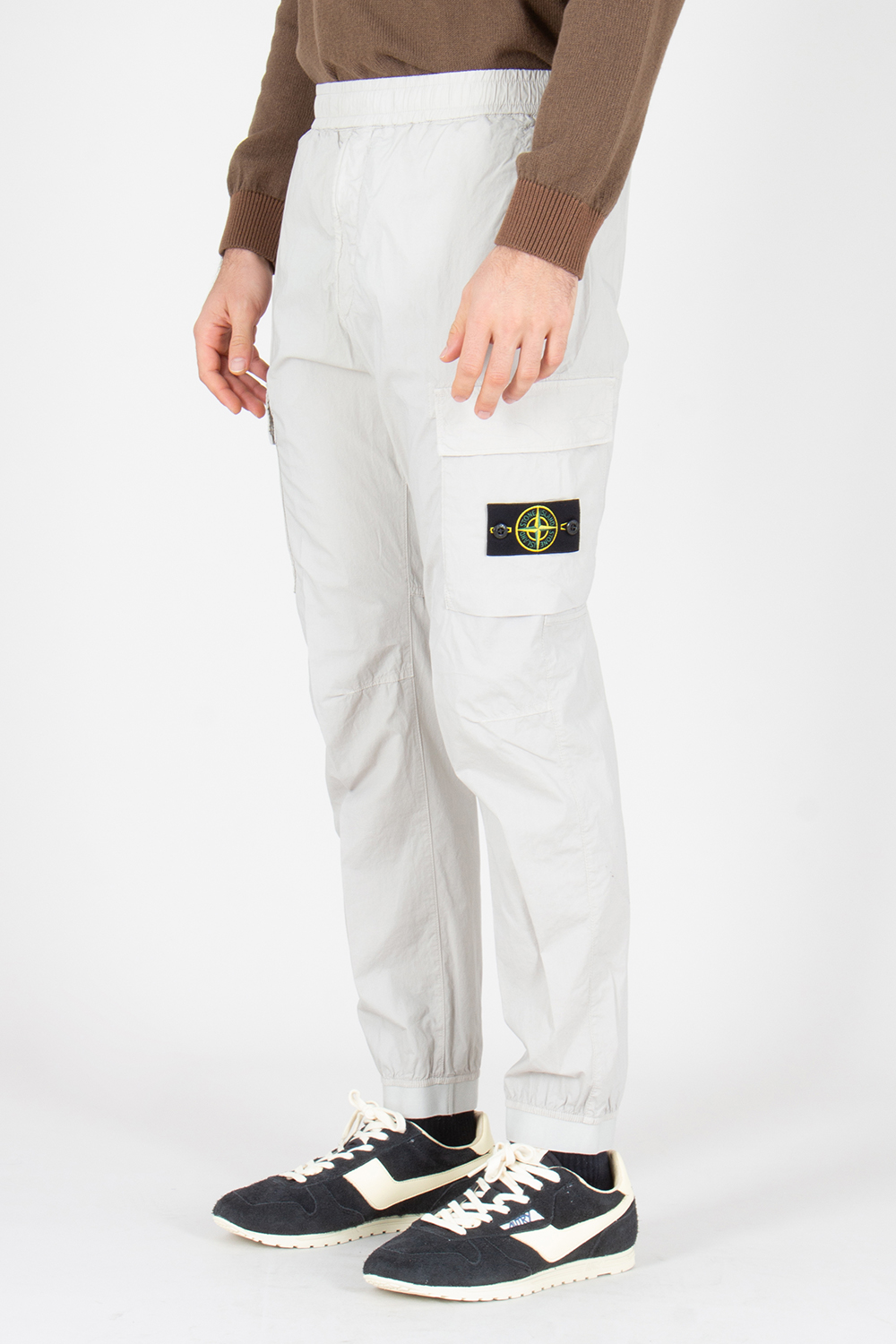 Schuhwerk, Schuh, Sneaker, Hosen, Person