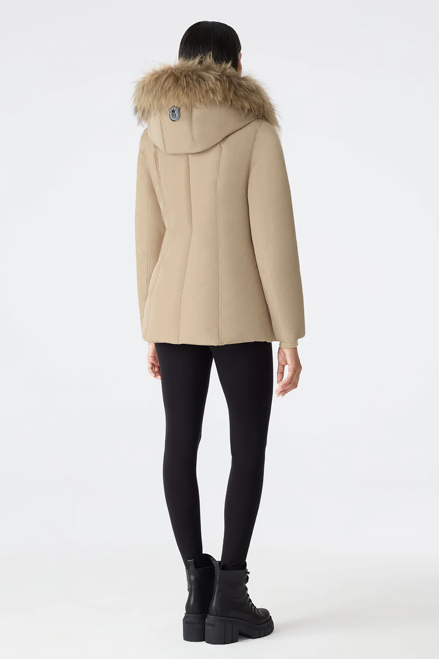 MACKAGE Fitted Raccoon Fur Signature Collar Recycled Shell Down Jacket Adali-F Mantel, Erwachsener, Weiblich, Person, Frau