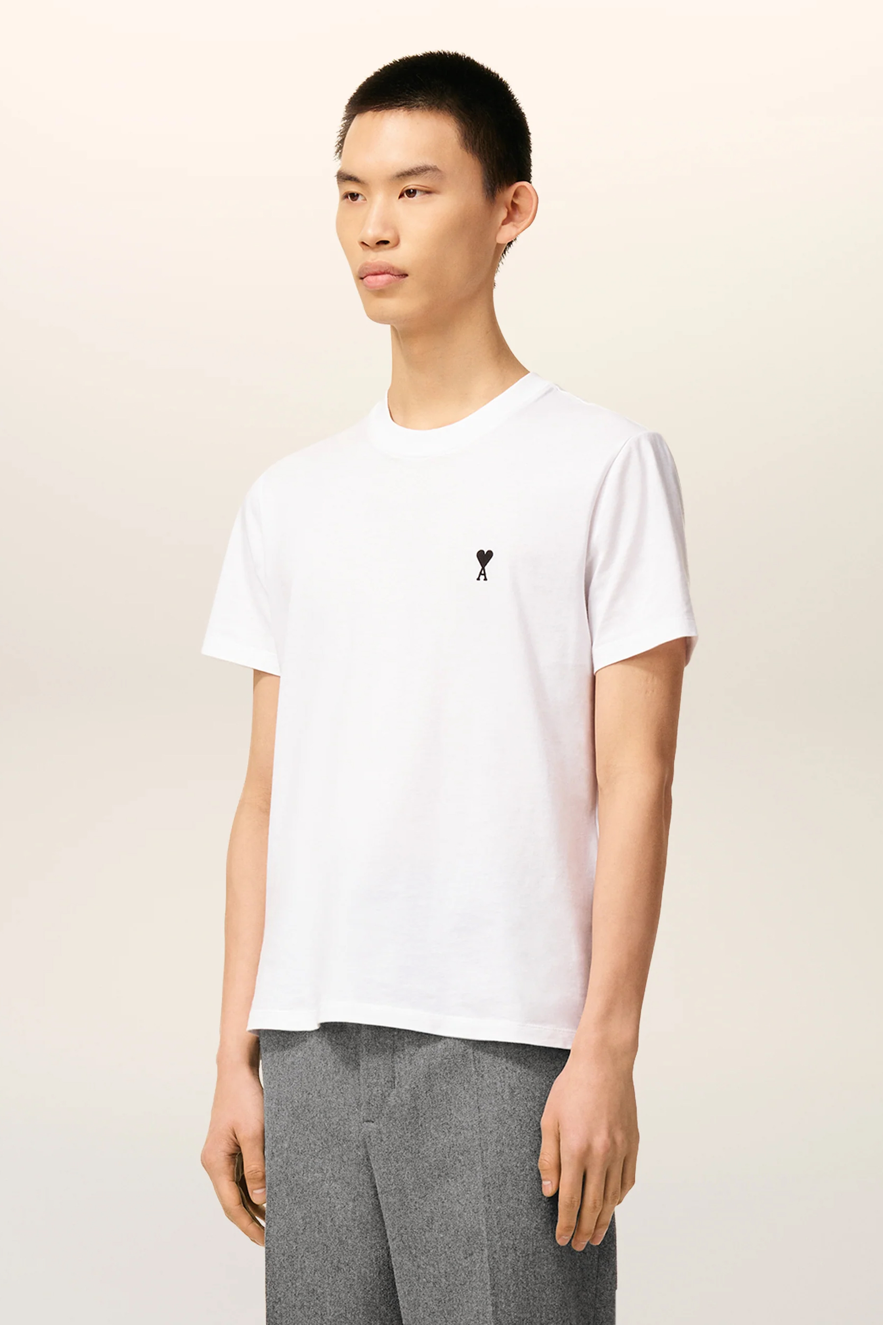 Bekleidung, T-shirt, Person, Ärmel