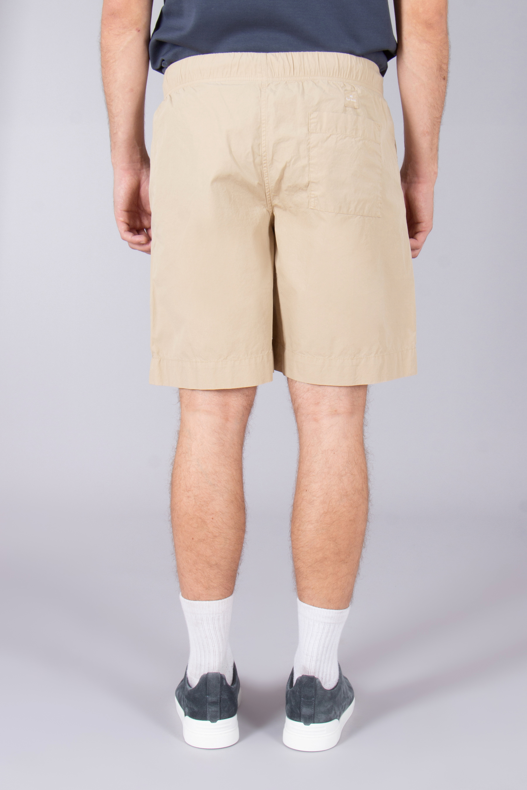 Bekleidung, Kurze Hosen, Khaki, Person, Schuh