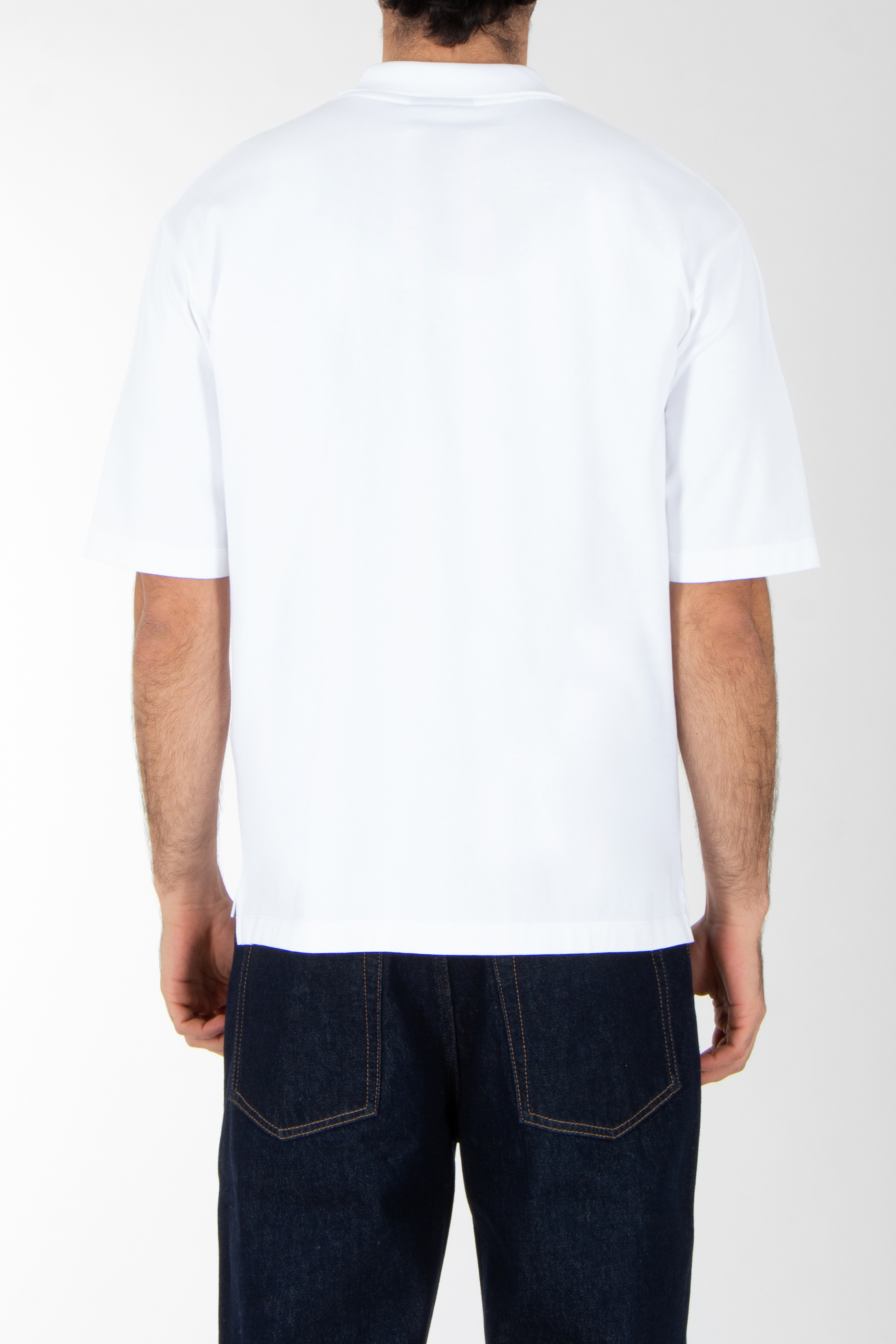 T-shirt, Hemd, Jeanshose, Mann, Person