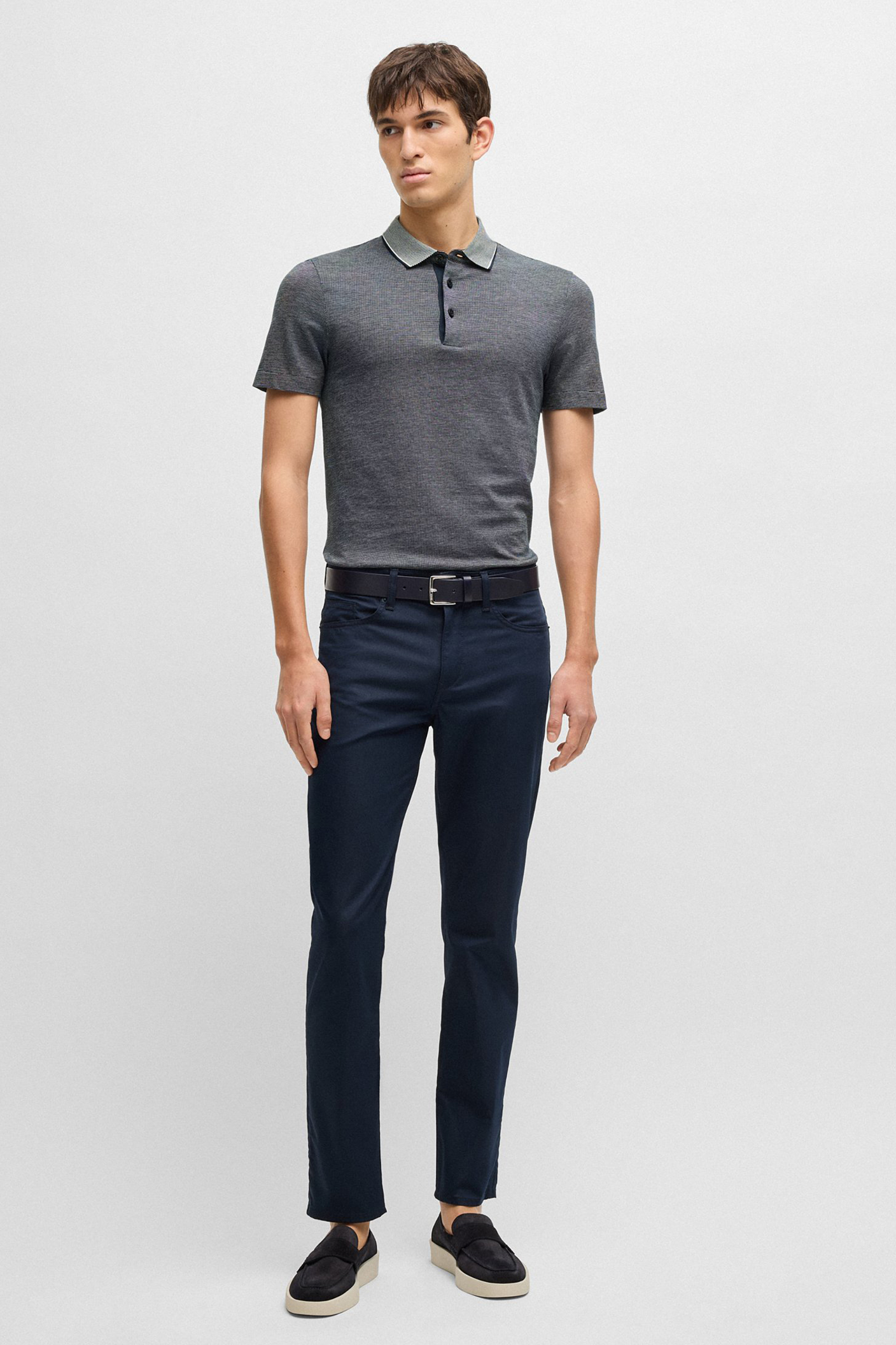 Hosen, Hemd, Gürtel, Stehend, T-shirt