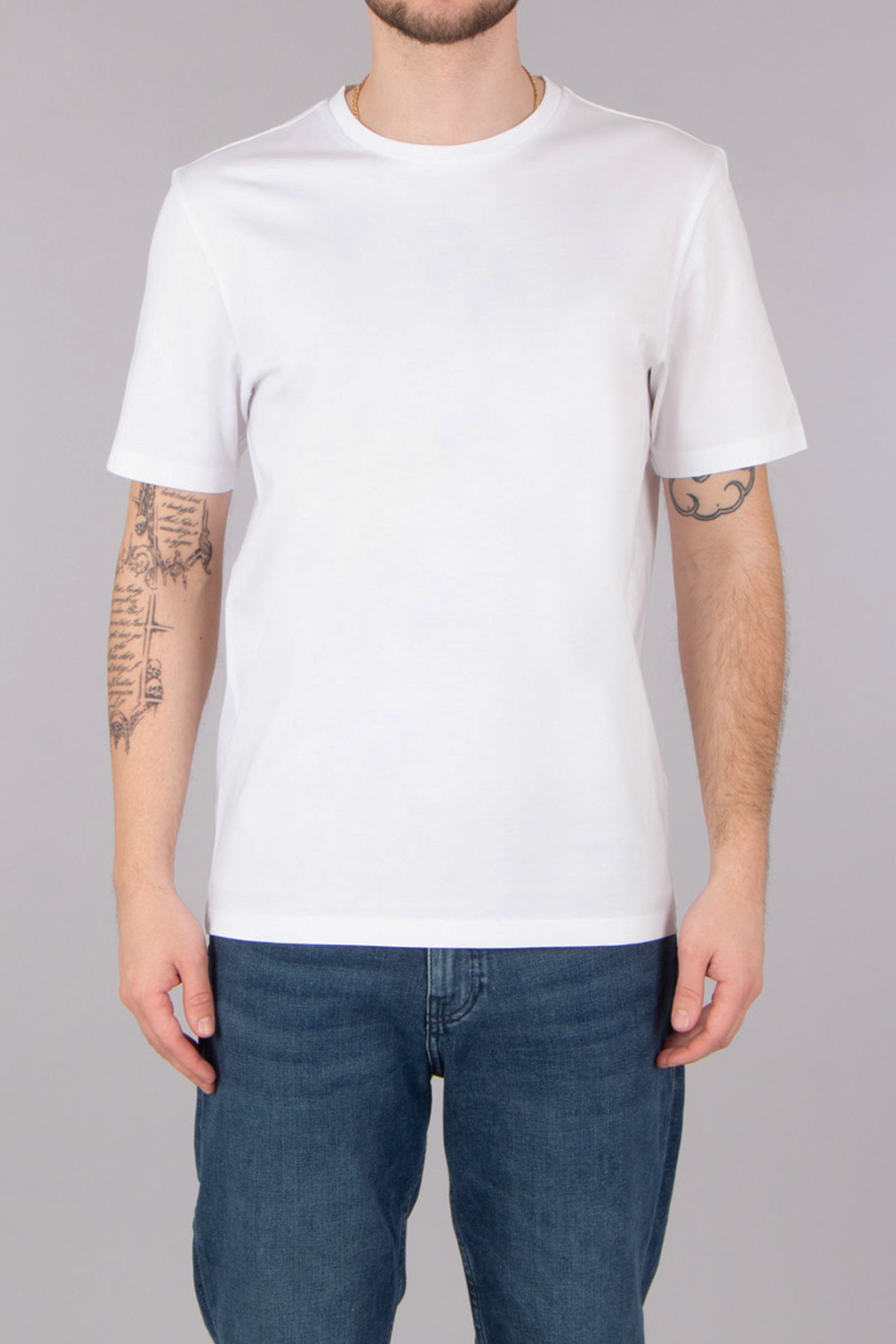 Bekleidung, T-shirt, Jeanshose, Ärmel, Person