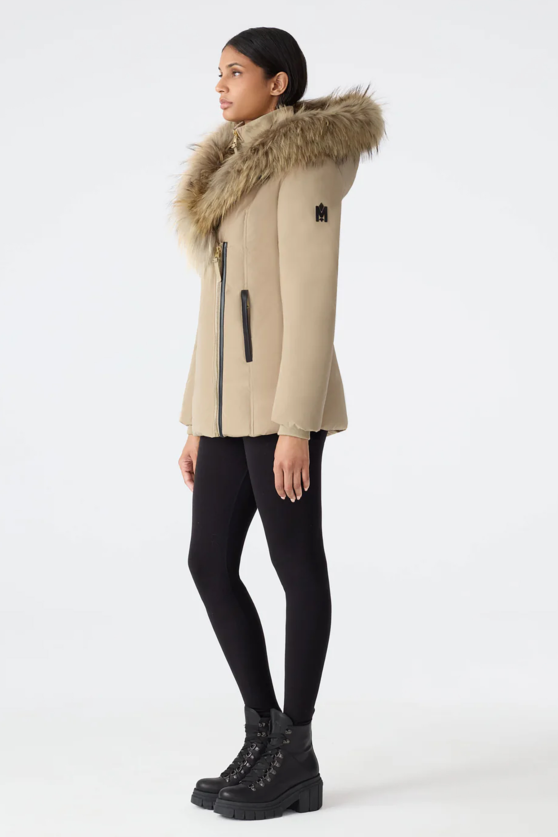 MACKAGE Fitted Raccoon Fur Signature Collar Recycled Shell Down Jacket Adali-F Bekleidung, Mantel, Person, Pelz