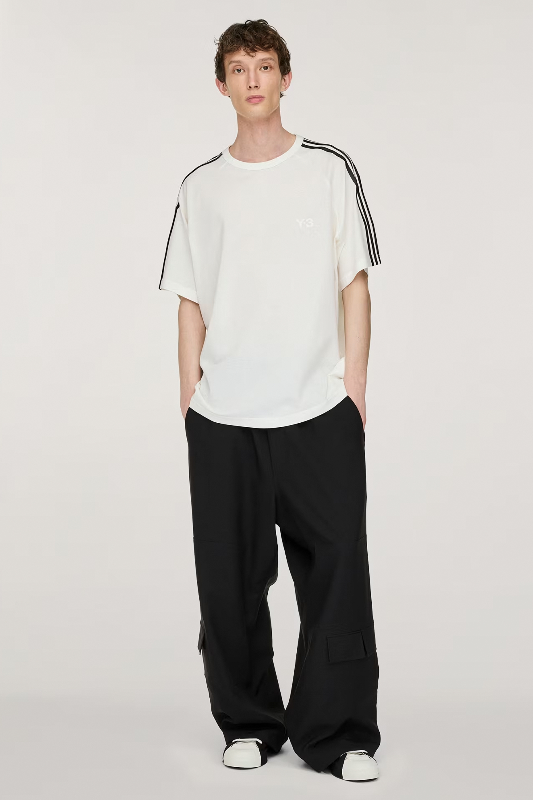 Y-3 Loose Fit Lyocell-Wool Stretch Blend 3-Stripes Wire T-Shirt Bekleidung, T-shirt, Hosen, Hemd, Person
