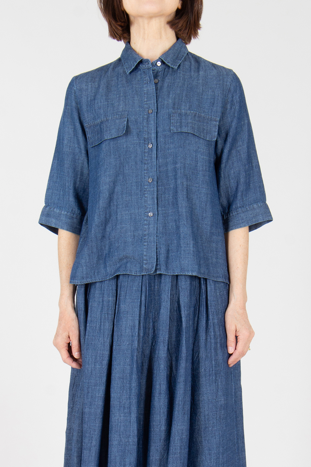 0039 ITALY Straight Fit Lyocell-Linen Denim Short-Sleeve Blouse