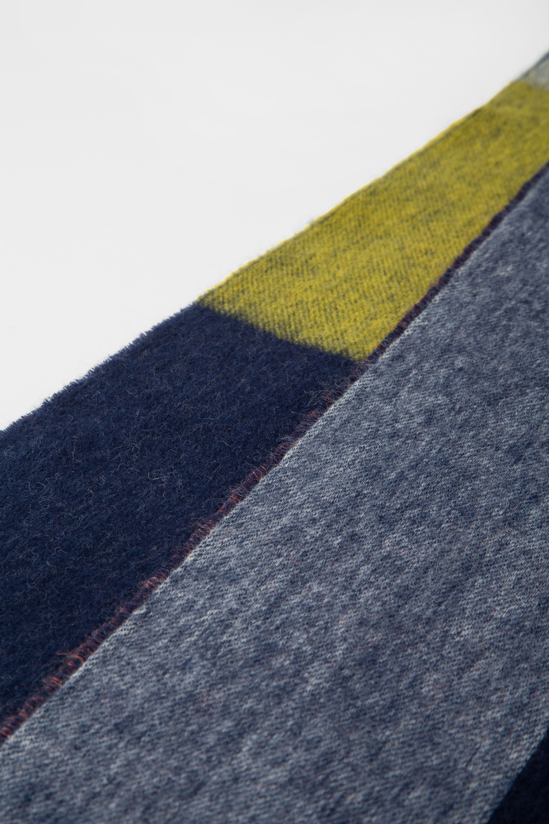 PAUL SMITH Graphic Stripe Cashmere Blend Blanket PAUL SMITH Graphic Stripe Cashmere Blend Blanket