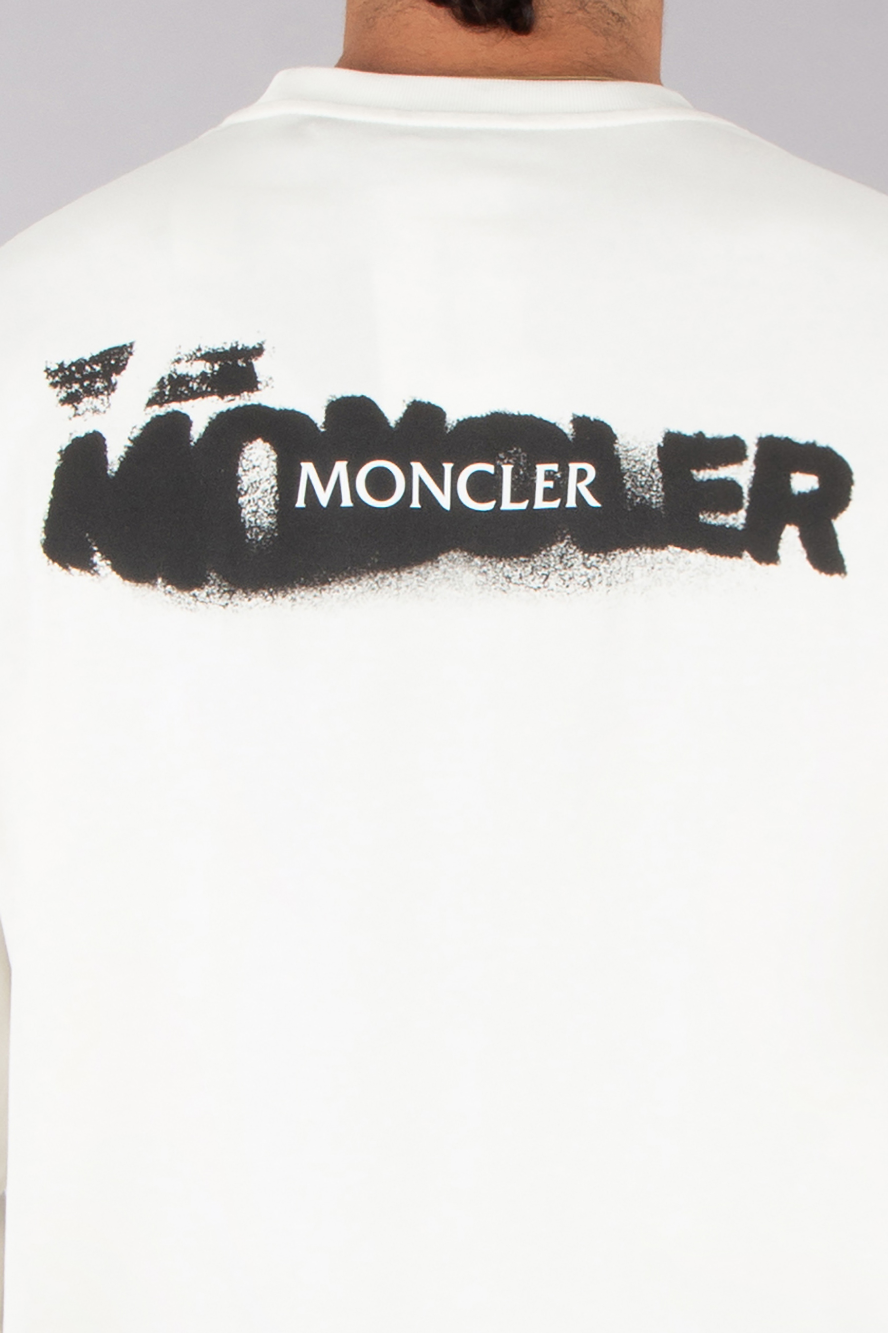 MONCLER Regular Fit Graphic Print Organic Cotton Jersey Long-Sleeve T-Shirt Bekleidung, T-shirt, Langarm, Hemd, Person
