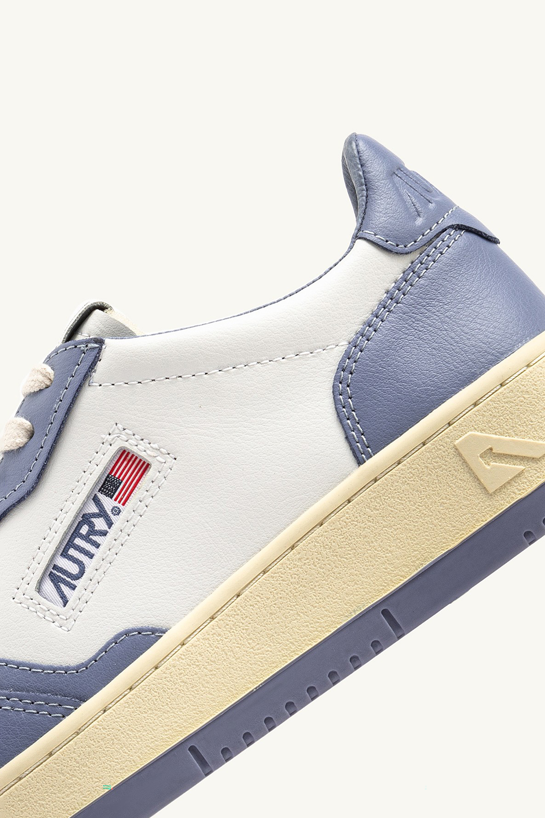 AUTRY Leather Sneakers Medalist Low Bekleidung, Schuhwerk, Schuh, Sneaker