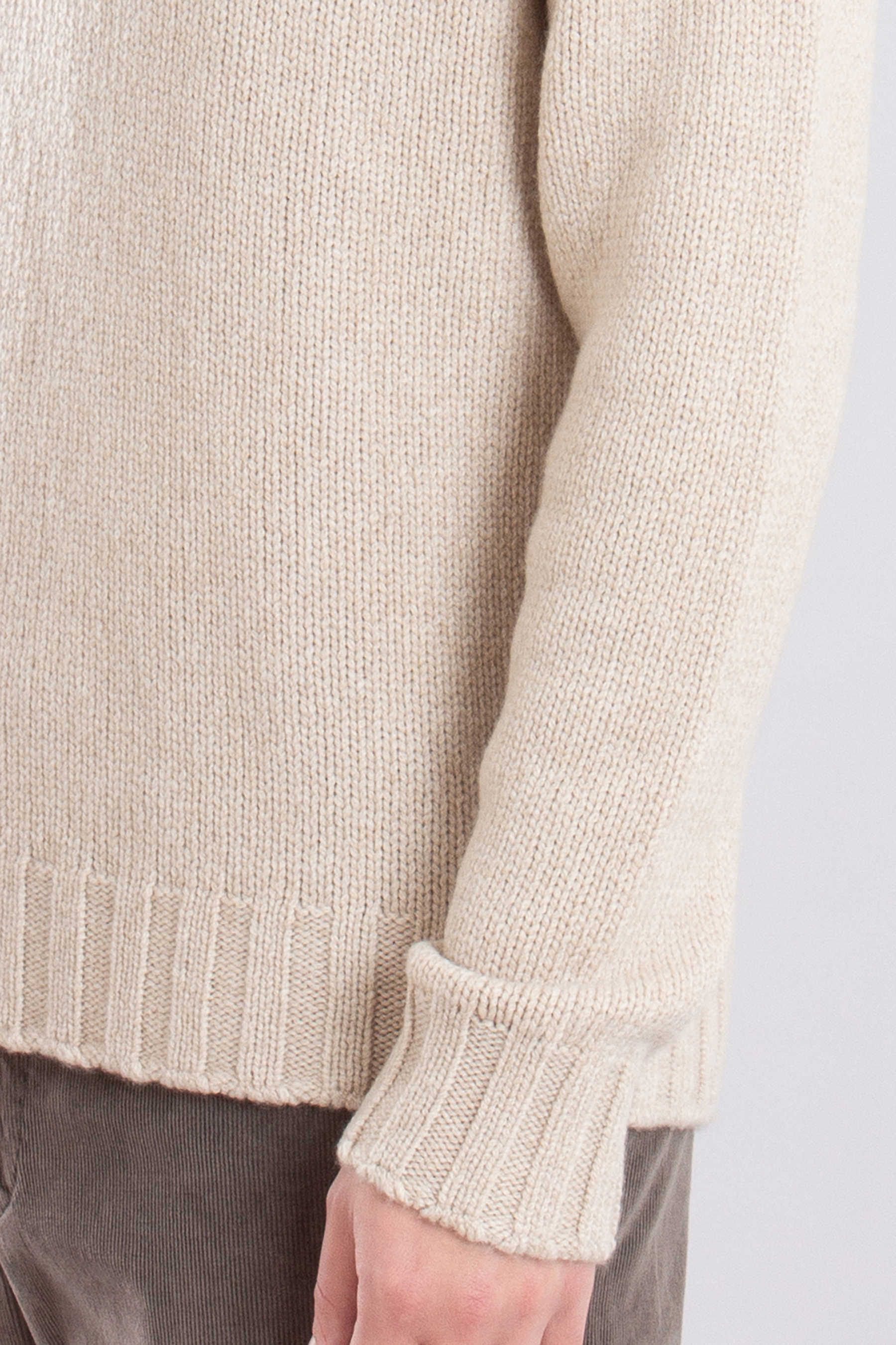 AIDA BARNI Cashmere V-Neck Sweater AIDA BARNI Cashmere V-Neck Sweater