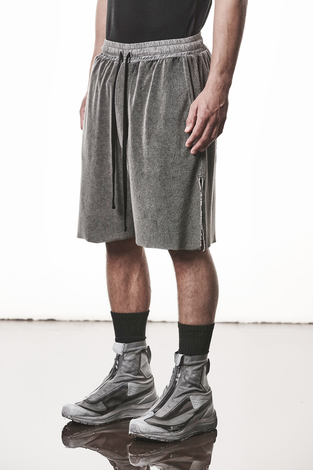 Bekleidung, Rock, Kurze Hosen, Schuh, Person