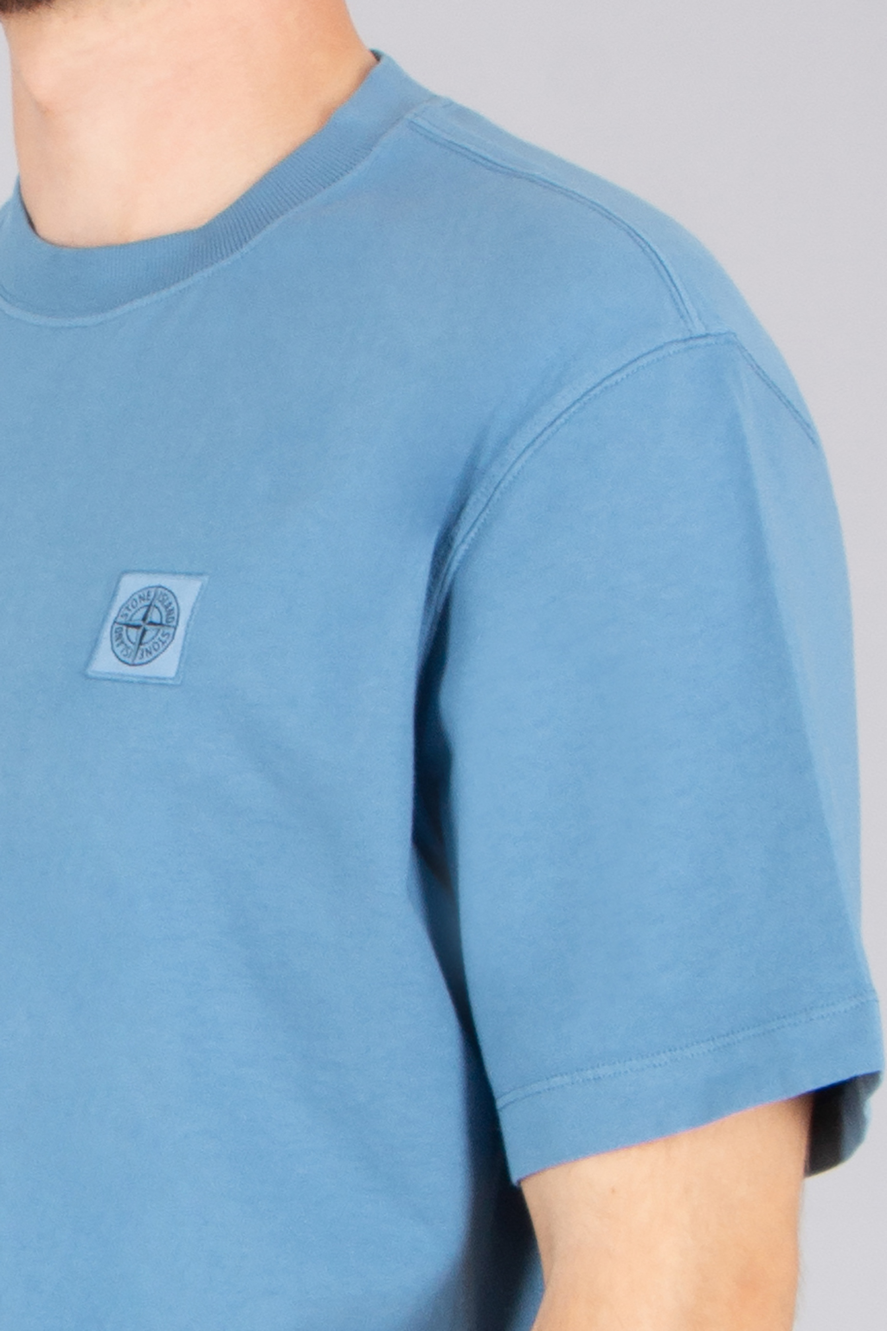 STONE ISLAND Regular Fit Combed Organic Cotton Jersey T-Shirt Bekleidung, T-shirt, Person, Ärmel