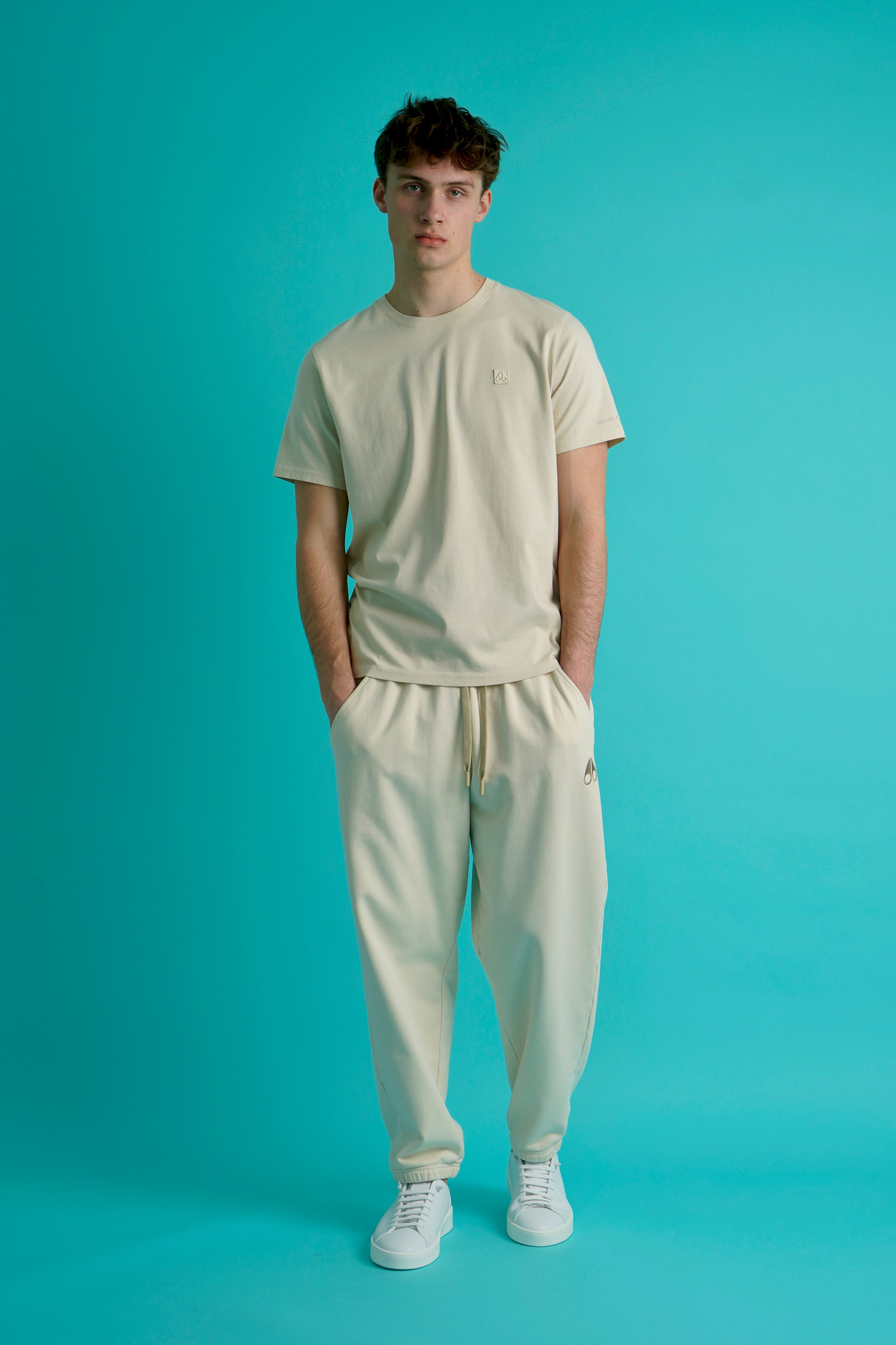 Person, Stehend, Kleidung, Hosen