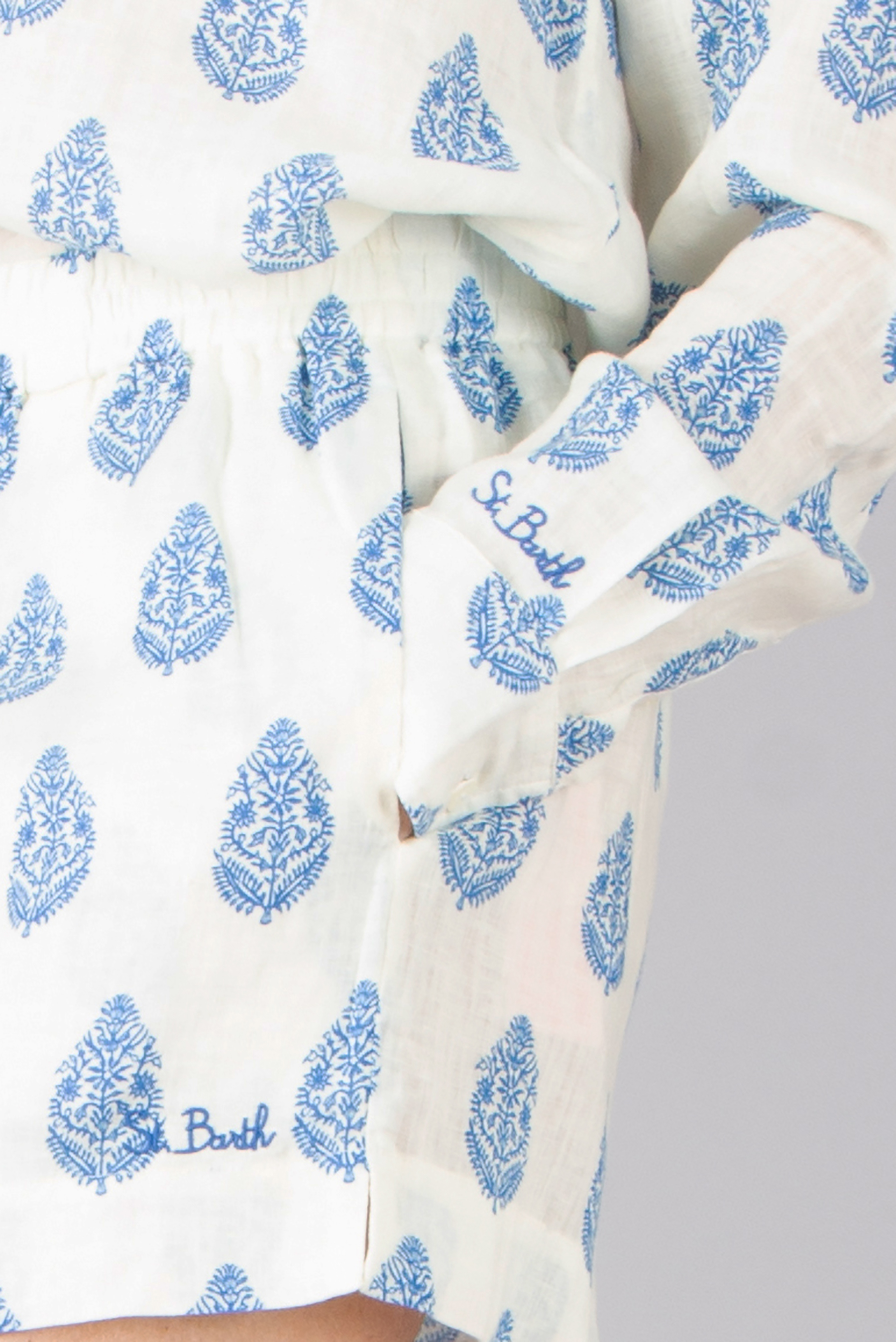 MC 2 SAINT BARTH Relaxed Fit Leaf Paisley Print Linen Shorts Meave Muster, Bluse, Kleidung, Person