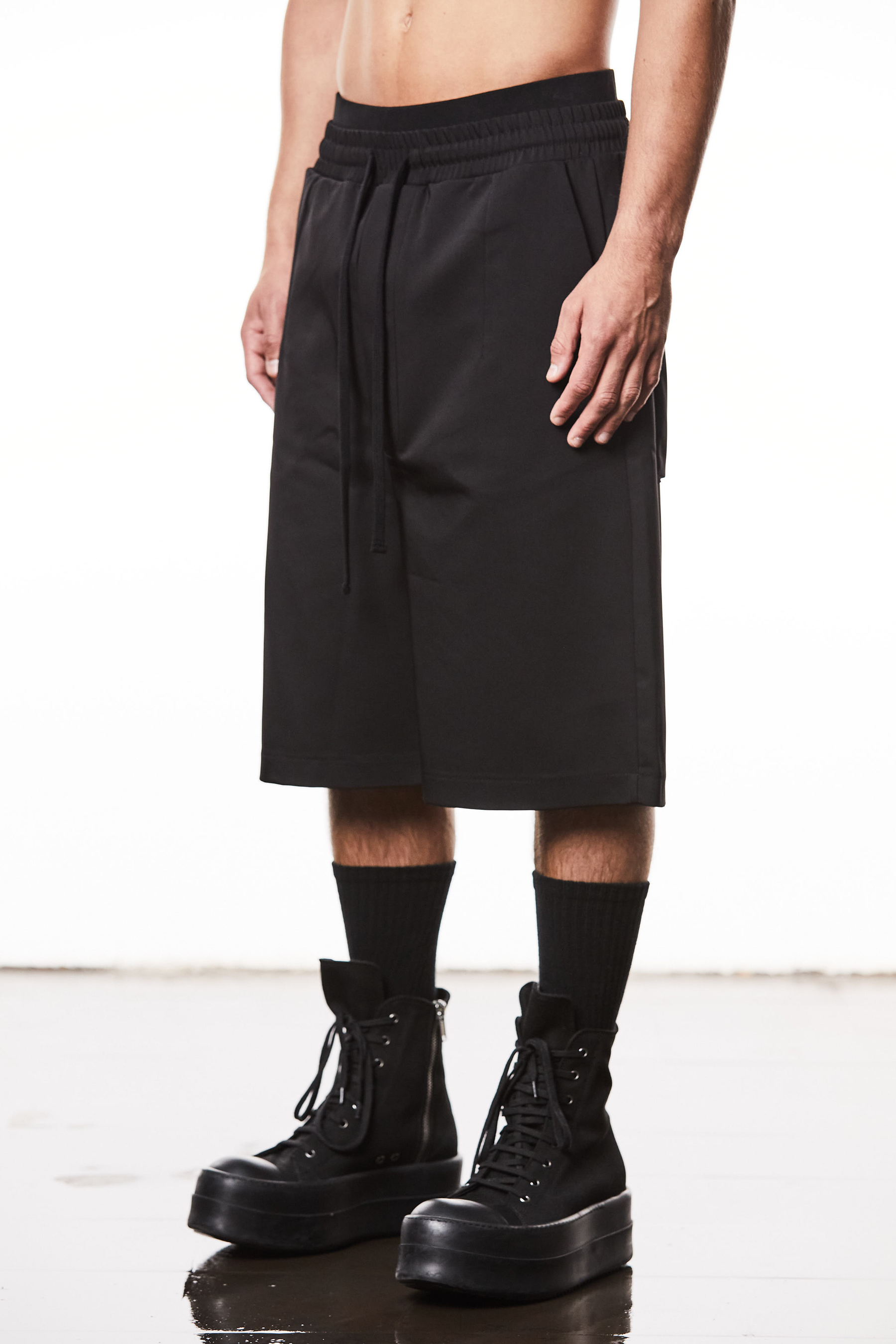 THOM KROM Wide Leg Cotton-Nylon Stretch Shorts THOM KROM Wide Leg Cotton-Nylon Stretch Shorts