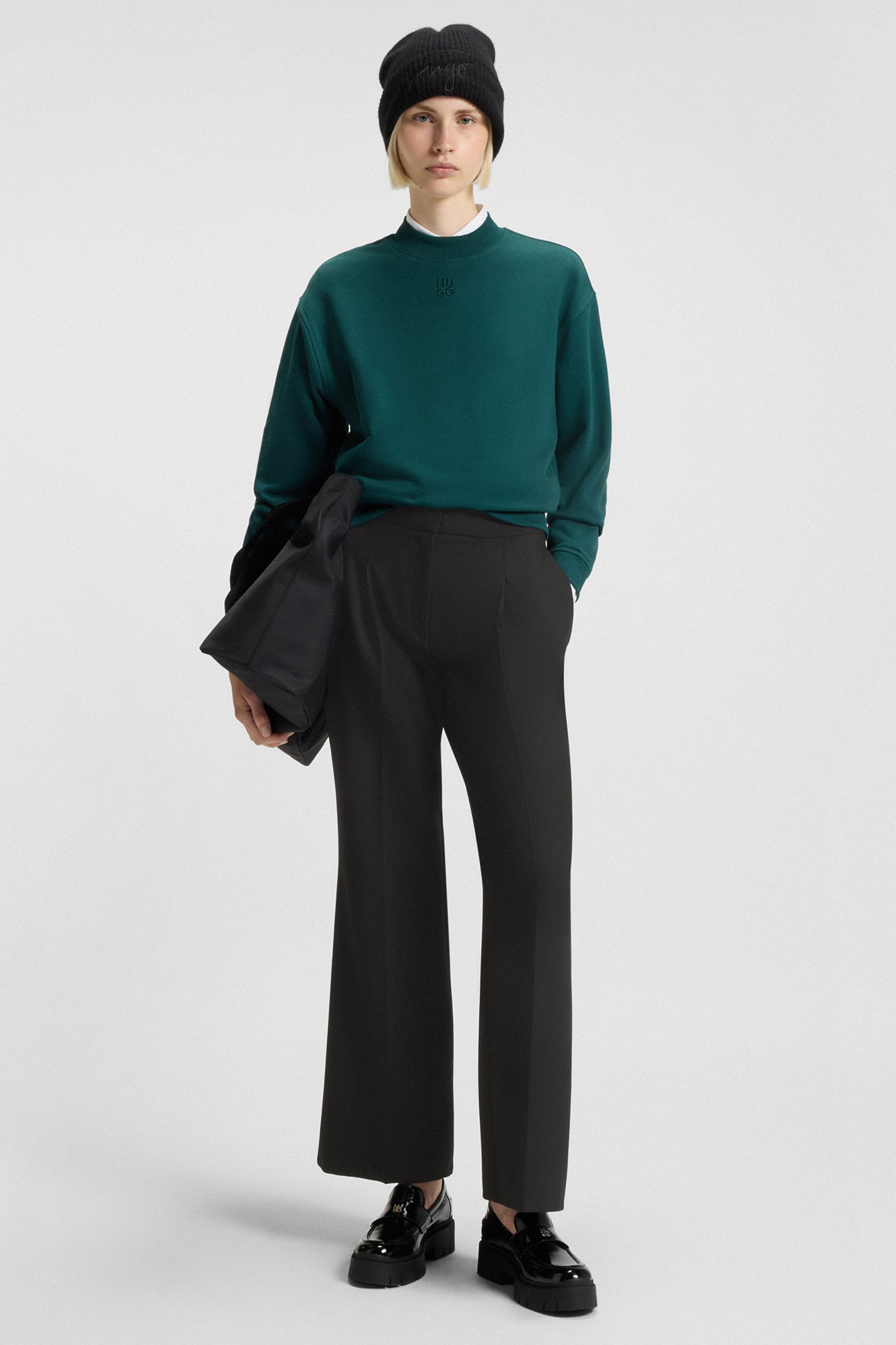 HUGO Straight Leg Stretch Fabric Pleated Pants Hamaia Langarm, Ärmel, Hosen, Person, Anzug
