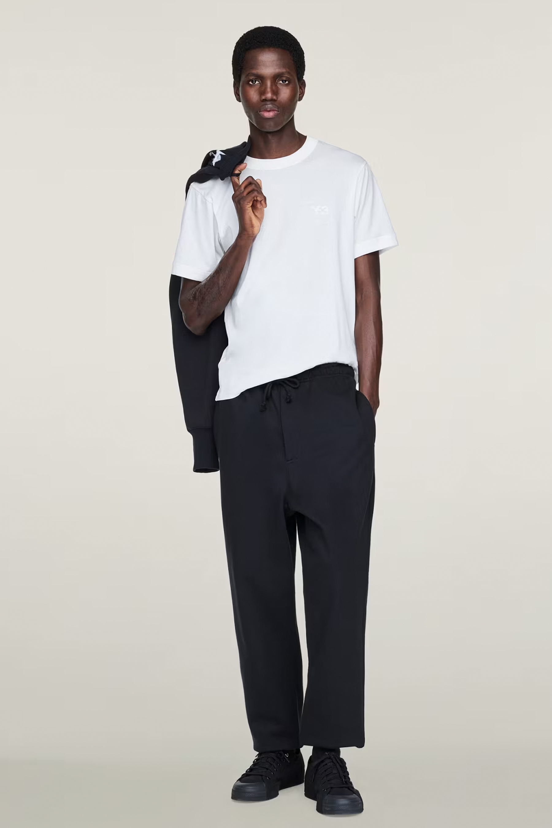 Y-3 Slim Fit Cotton Jersey T-Shirt Person, Stehend, Erwachsener, Männlich, Mann