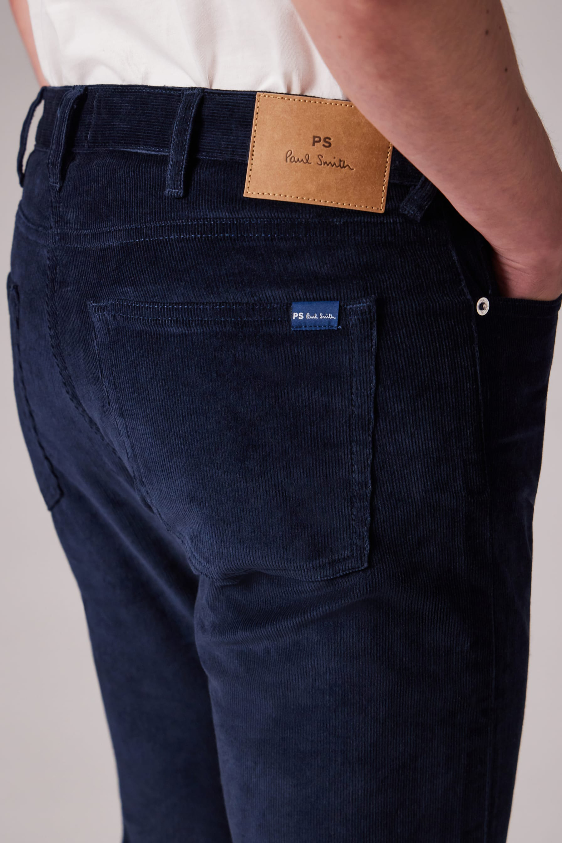 PAUL SMITH Tapered Fit Organic Cotton Stretch Corduroy Jeans Bekleidung, Hosen, Jeans, Mantel