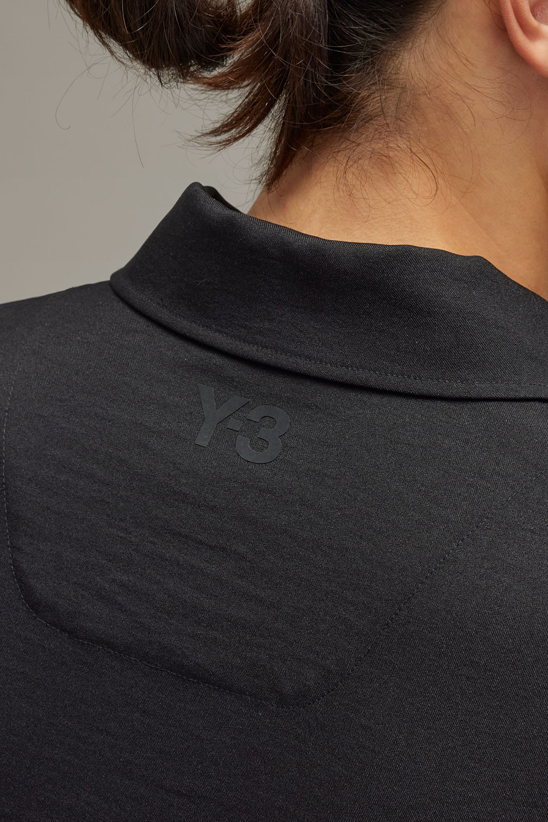 Y-3 Relaxed Fit Recycled Polyester Sport Uniform Coach Jacket Bekleidung, T-shirt, Hals, Person, Langarm
