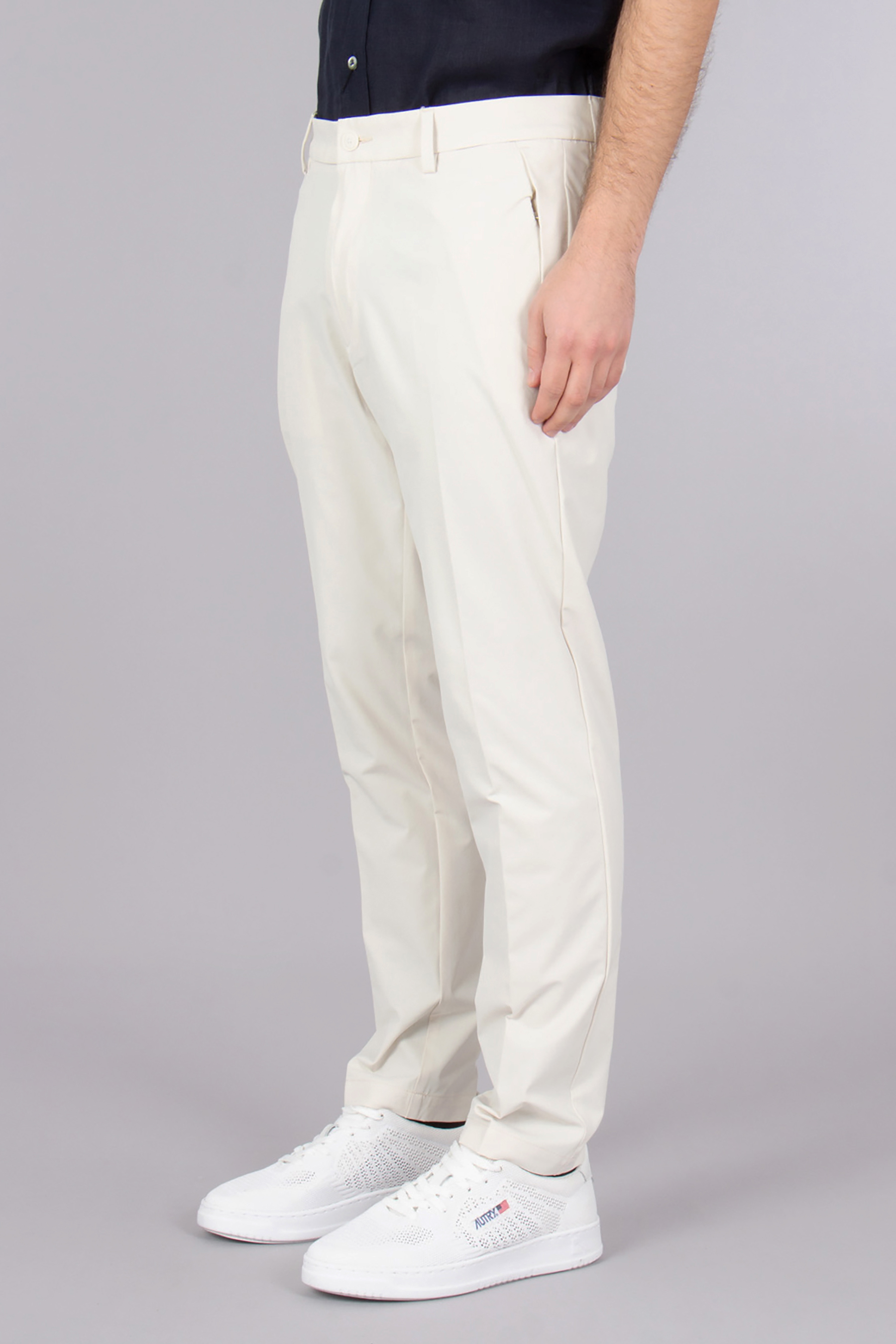 Bekleidung, Hosen, Schuh, Sneaker, Person