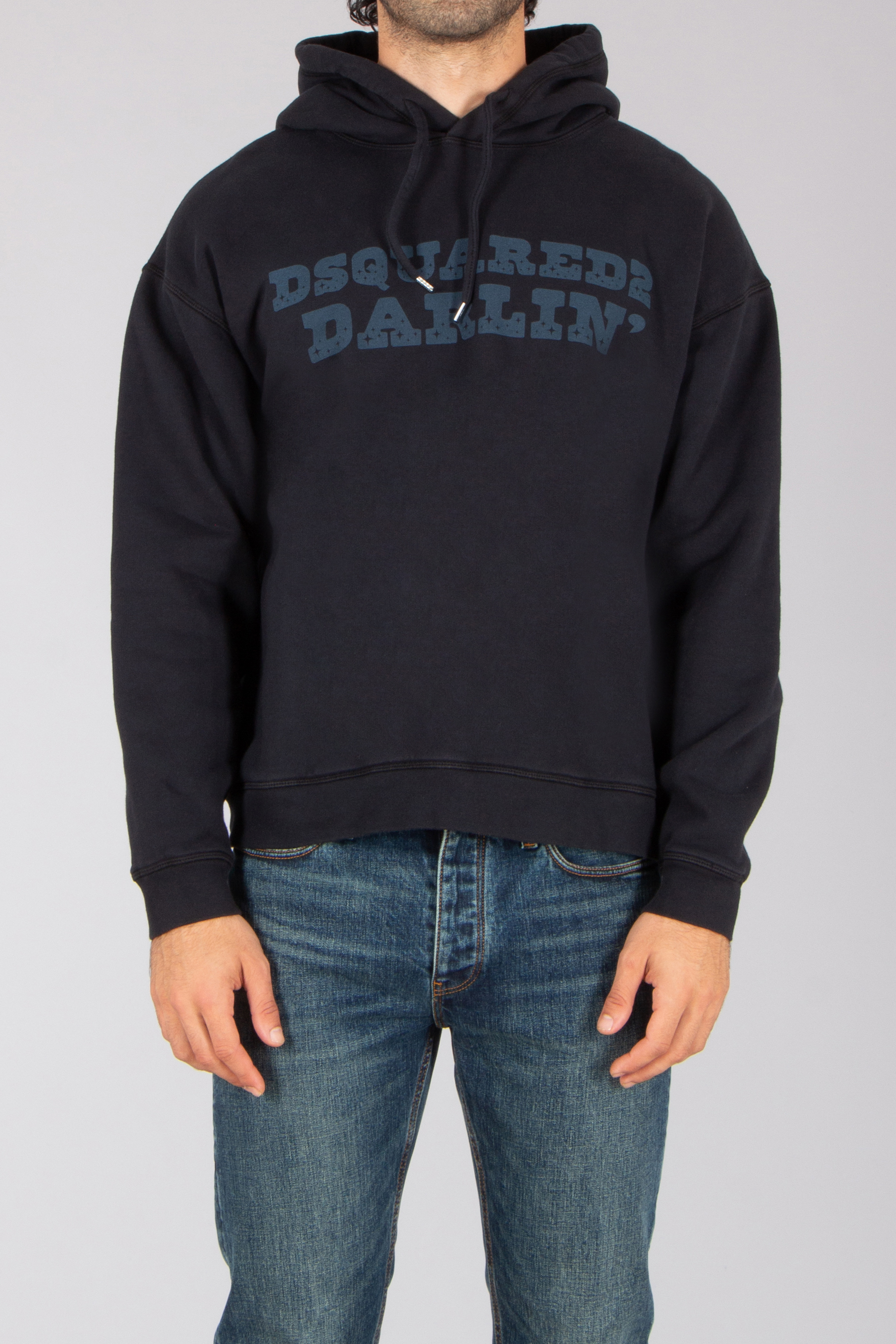 Strickwaren, Pullover, Sweatshirt, Kapuzenpulli, Jeanshose
